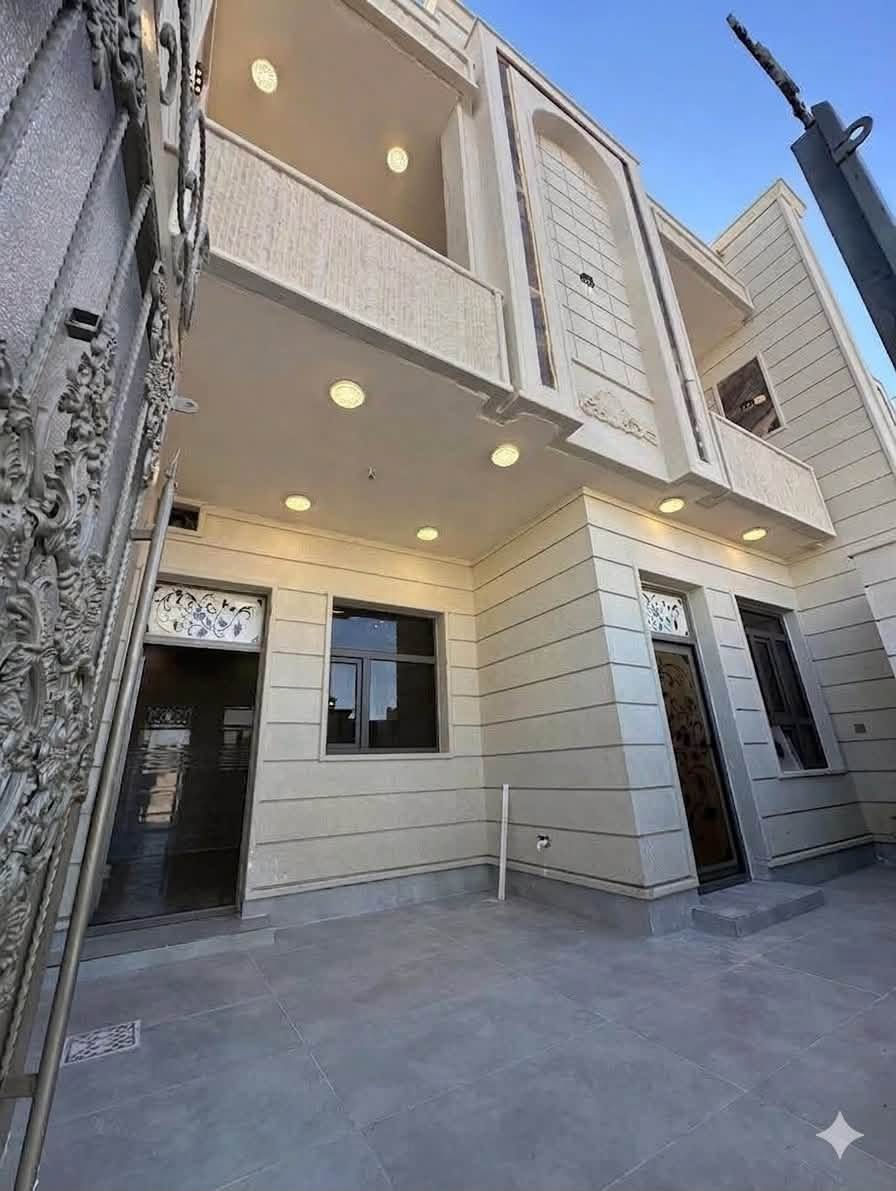 دار للبيع التصنيع قرب ماركت الأخوين مساحه 150 م واجهه 7 ونص نزال 21 يحتوي على 4 غرف نوم صالة استقبال البيت زيرو 
كلش مرتب السعر 130 وقابل للتفاوض 
***********
