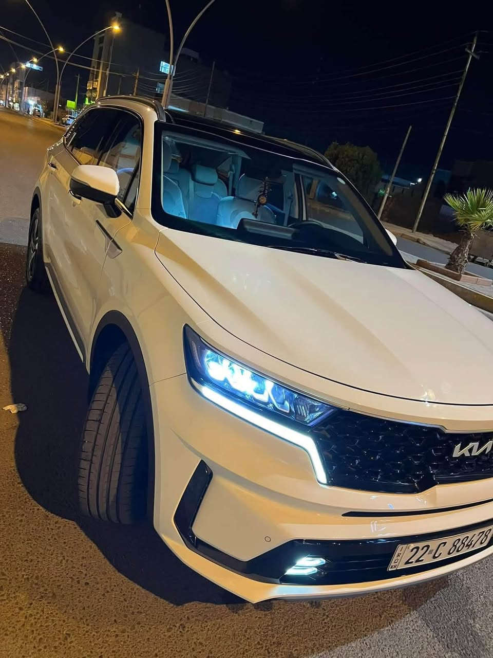 🚘 كيا سورنتو 2023 خليجي – 6 سلندر
🔹 الموديل: 2023
🔹 المحرك: 3.5 لتر V6
🔹 عدد السلندرات: 6
🔹 عدد المقاعد: 7 ركاب
🔹 القير: أوتوماتيك
🔹 الممشى: 67,000 كم
🔹 المواصفات: فل أوبشن
🔹 السعر: 270 مليون قابل للتفاوض
🔹 أو مراوس بسورنتو موديل 2025

المواصفات والتجهيزات:

• بانوراما
• كراسي جلد
• كراسي كهربائية
• ذاكرة الكرسي
• بصمة دخول وتشغيل
• تشغيل عن بُعد
• جنطة كهربائية
• شاشة كبيرة
• كير ماوس
• شاحن لاسلكي
‏• Apple CarPlay
• بلوتوث
• تحكم بالمقود
• مثبت سرعة
• حساسات أمامية وخلفية
• كاميرا خلفية
• رادار
• نظام مراقبة النقطة العمياء
• نظام تحذير مغادرة المسار
• أنظمة أمان وثبات إلكترونية
• مانع انزلاق
‏• ABS
• فرامل إلكترونية
• فرامل يد إلكترونية
• إضاءة LED
• مصابيح ضباب
• حساسات مطر
• مرايا كهربائية
• تكييف أمامي وخلفي
• تكييف للصف الثالث
• صف ثالث 7 ركاب
• ستائر خلفية
• جنوط ألمنيوم
‏• Drive Mode
‏• Ambient Lighting
• حساسات ضغط الإطارات
‏• 6 Airbags
• وغيرها من المواصفات

ملاحظة: السيارة فل أوبشن تقريباً، والناقص عن أعلى فئة هو الفور ويل + نظام الكاميرات 360/4 كاميرات.

💰 السعر 270 مليون
🔄 أو مراوس بسورنتو 2025
مكان السياره الرمادي
للتواصل ***********
