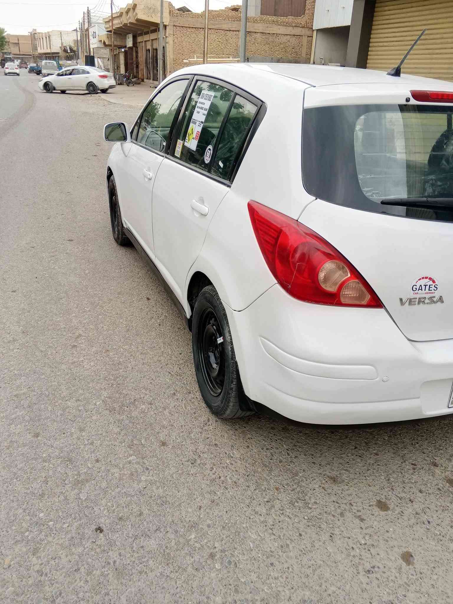 نيسان فرسه • ٢٠١١ • خمس قطع