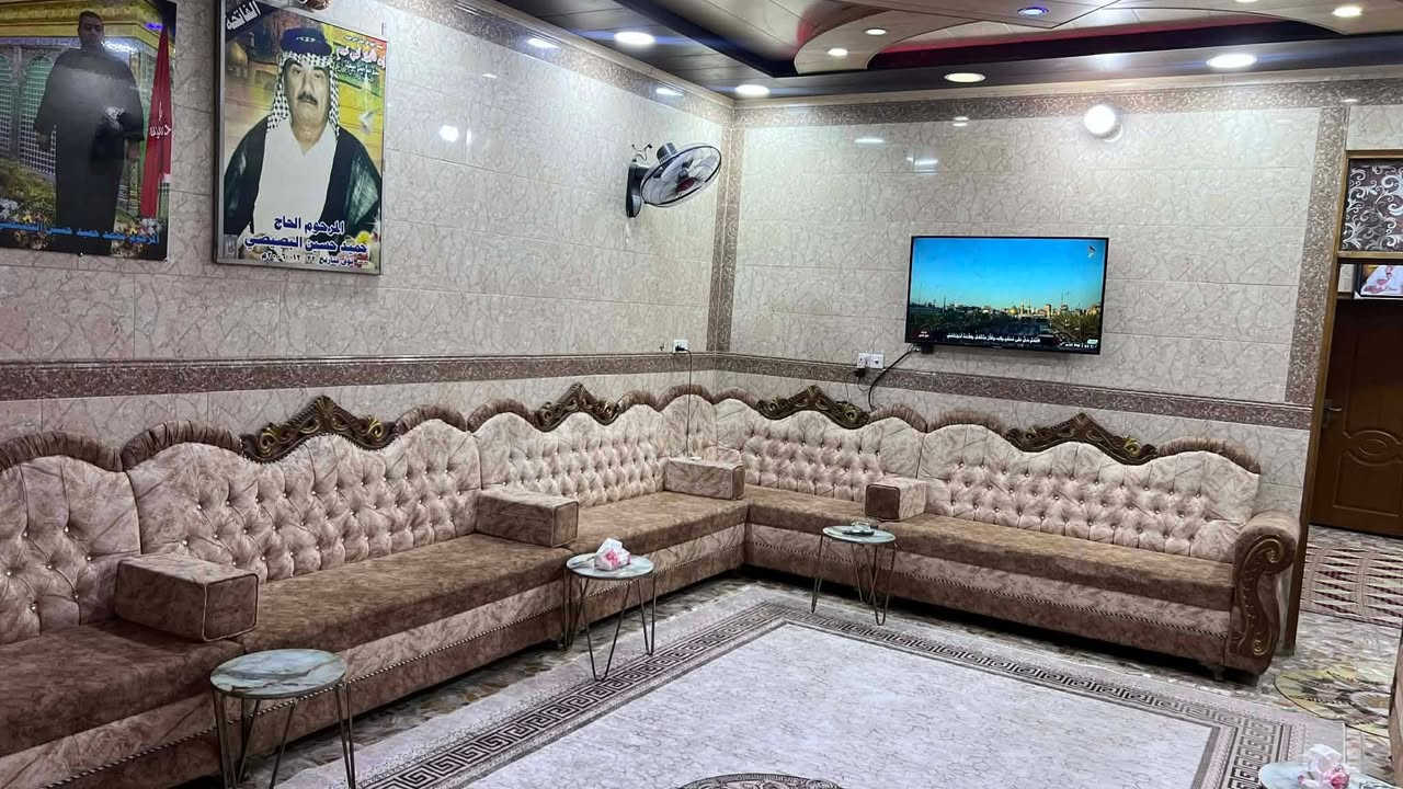 مكتب ولايه علي
بيت للبيع 200 متر طابقين بناء مميز درجه اولى بناء جناي طابو صرف 
 
يحتوي على 6 غرف نوم وصاله ومطبخ واستقبال وصحيات داخليه وخارجيه 

العنوان حي الجامعة عرض الشارع 20متر
 
السعر 380 مليون وبي مجال 

للاستفسار. الاتصال على 
*********** ابو علي العبدلي 
*********** علي العبدلي
