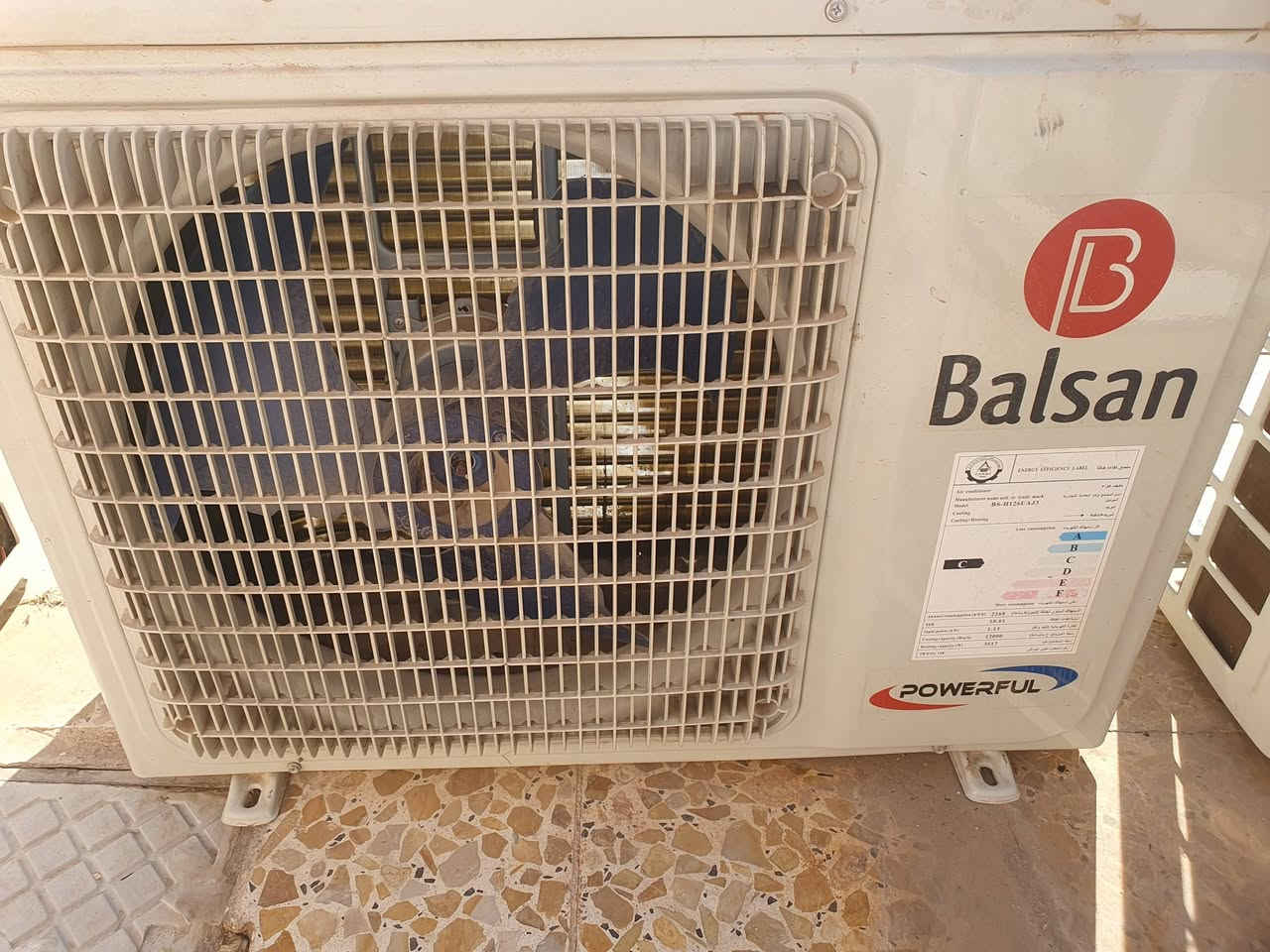 السلام عليكم غراض بيت للبيع سبالت بلسان وتوسوت حجم ١ طن مستخدمه موسم فقط سعر السبلت ٢٥٠ الف وثلاجه بيكو ١٨ قدم نظيفه جدآ كبيره سعرها ١٥٠ الف واتساب موجود ***********
