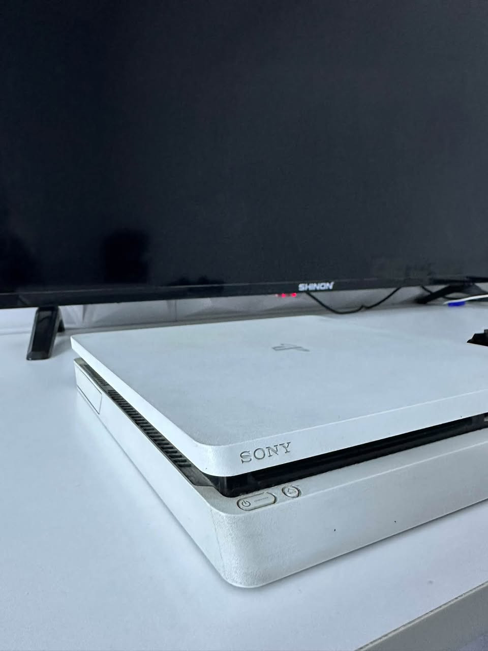 السلام عليكم بلي 4 سلم نصف تيرا ( 512 GB ) بيه مشاكل نزل من سعره بمقدار 80 الف مشاكله :
الجهاز مفتوح لغرض تبديل معجون حراري 20 الف 
الجهاز بيه خلل بالعدسه (قارئ الأقراص) ابيع بدون عدسه 30 الف
اليده بيها مشكله R3 L3 والخريطه 30 الف 
سعره ب175 وبيه مجال للشراي 
الموقع :بغداد - السيديه
واتساب: ***********
