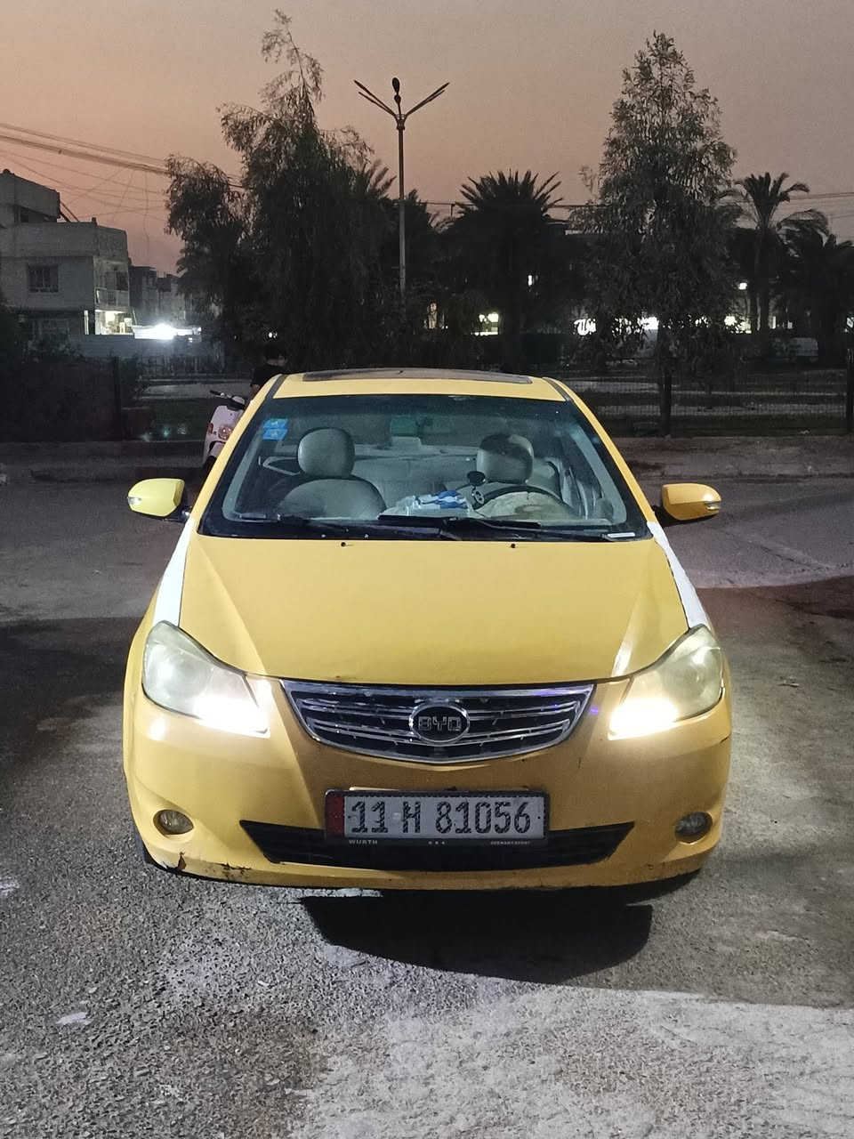 سلام عليكم BYD G3 سياره بلاديه رقم بغداد باسمي موديل 2014 فول موصفات فتحه سقف بصمه محرك كير خير من الله تبريدشغال ❄ اوتماتيك خير من الله  تخم تاير سياره حلوه ونضيفه وسعرها  45 وبيه مجال بسيط  خابرني ودلل و مكاني بغداد الشعله ***********

نص مكتوب في الصور:
- HONOR 600