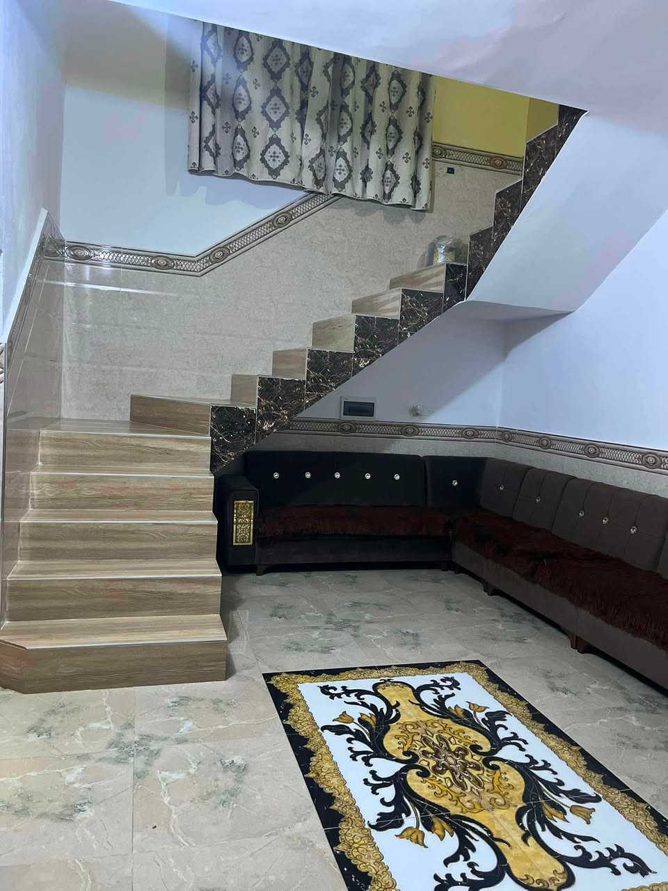 اعلان من #النيزك_للعقار لبيع وشراء الاراضي و الدور الزراعية والسكنية والمقاولات العامة 
--------------------------------------------
دار  ركن للبيع  بموقع ممتاز 
موقع البيت - صلاح الدين - قضاء بلد - حي الصمود خلف دار الاستاذ مفيد منعم البلداوي   
 

يتكون الطابق الارضي

- غرف عدد 2
- مطبخ 
- صالة 
- صحيات 
-منور
-طرمة استقبال 

مساحة الدار 125م

📄 نوع العقار : (كلك )  

--------------------------------------------
للاستفسار والتواصل : *********** - ***********

او زيارة مكتبنا الكائن في - صلاح الدين - بلد - شارع الامير - مقابل عيادة الدكتور قاسم حاتم
