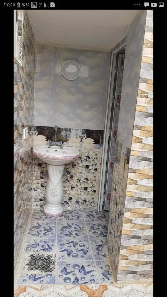 سلام عليكم
بيت للبيع حي الانتصار شارع ٦٠ من جهه الميثاق 
مساحة البيت ١٠٠م
يتكون من غرفه وهول واستقبال وصحيات وبيتونه وسطحين 
خلف تيم ماركت مباشره شارع نظيف ماء وكهرباء موجود 
للاستفسار الاتصال على الرقم أو مراسله الصفحة 
يوجد رقم واتساب ***********
