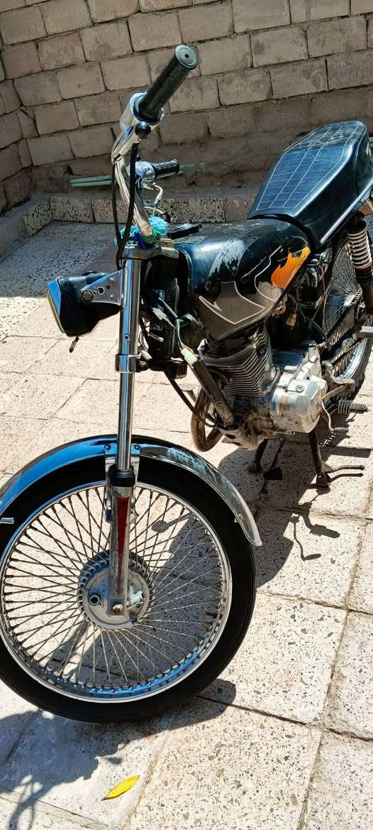 للبيع نامة برو موديل الشاصي 2019 والمحرك 2020
 دراجة أوراق اصولي ،
 محرك على الفحص وسرعتها تعبر 100 ،
 السعر 400 مكاني الخضر 
الرقم : ***********
