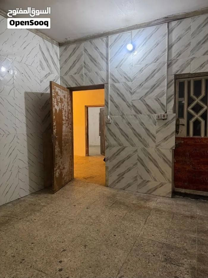 سلام عليكم يتوفر بيت في منطقة القبله حي المهندسين لايجار ٥٥٠
غرفتين وصاله ومطبخ ووصحيات وكراج مساحه البيت١٥٠ 
التواصل ***********
أبو يحيى للاستثمار العقاري
