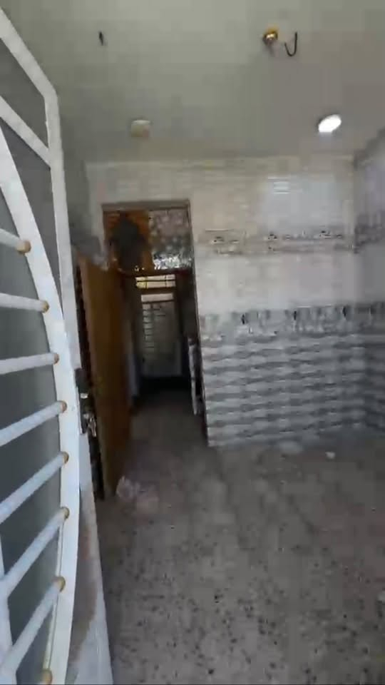 السلام عليكم ورحمة الله وبركاته
🏡 دار جديد للإيجار 📐 المساحة: 100 متر مربع
يتكون من:
🛏️ غرفة نوم
🛋️ صالة
🏠 هول
🍳 مطبخ
🚿 صحيات
📍 العنوان: الحلة – بداية مفرك عنانه 
قرب اسواق عبدالله.
سعر الايجار (275)
📞 للاستفسار والتفاصيل: 
***********
