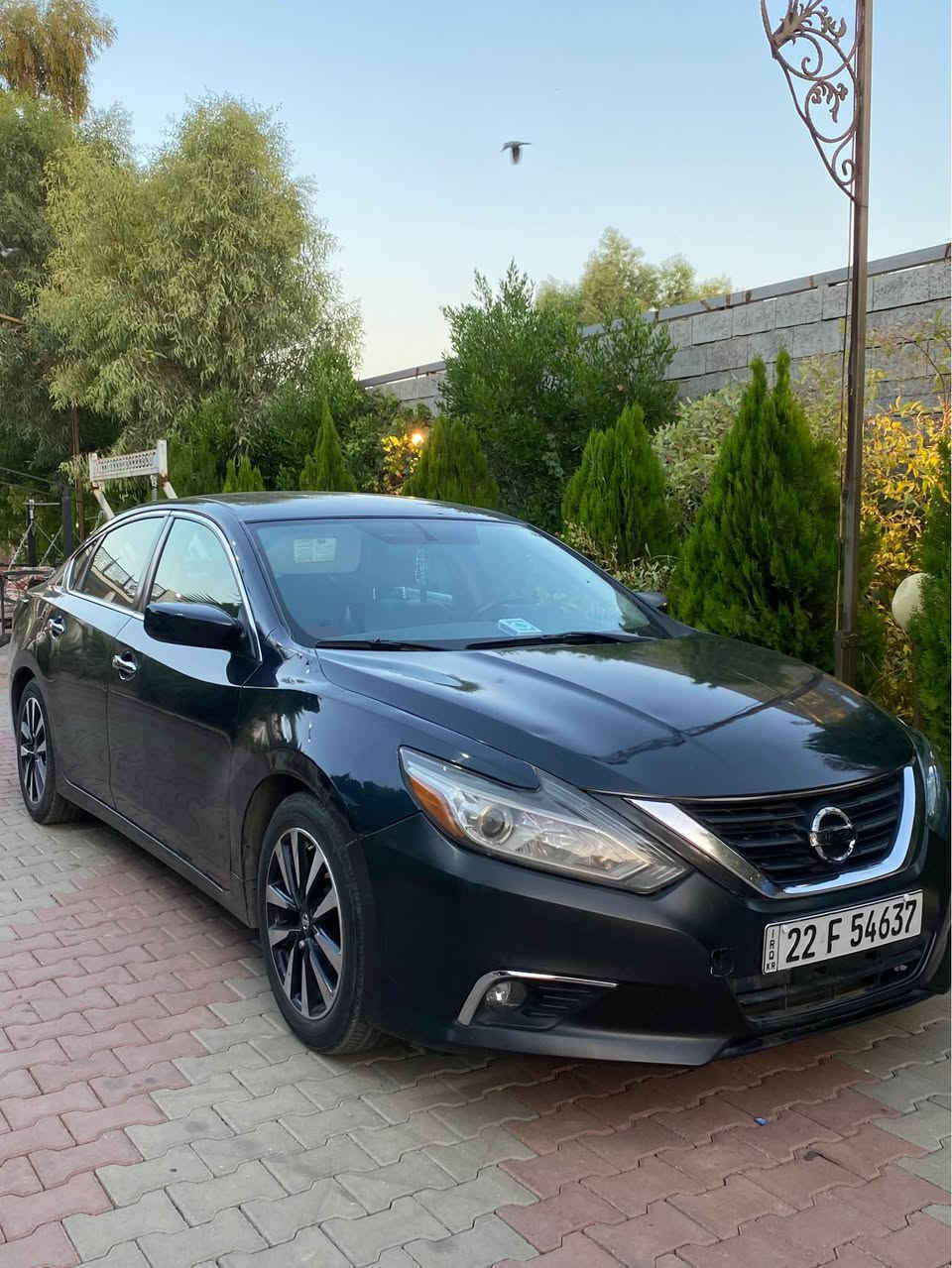 نيسان التيما موديل 2018  اسود كذابي
واردي امريكي مواصفات sv 
رقم اربيل باسمی
محرك وكير وتبريد كله بشرط 
وين ماتريد افحص
محرك اربعه سلندر تنفس طبيعي المرغوب
بصمه 
تشغيل عن بعد
ابواب بصمه 
صندوق بصمه
تحديد سرعه
شاشه وكاميرا
وبعد بيها مواصفات 
سيارا حادثها جاملخ السايق وكلير بخ امريكا بابين وجاملغ
 بجم وخلف كبس 
سيارا نظيفه مابيها مصرف 
صلانصه بيلاد
دفتر بنزین کرکوک موجود 
سعر 113 مجال ـ
للتواصل *********** 
عنوان سياره كركوك كركوك, العراق
