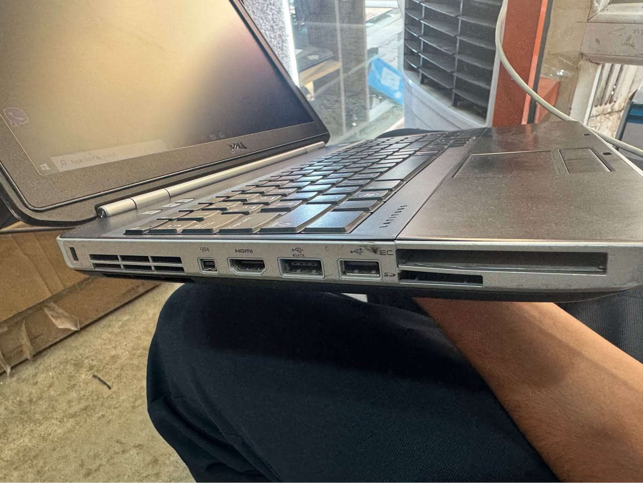 💻 لابتۆپی قایم و خێرا بۆ کارەکانی ڕۆژانە و ئۆفیس! 💻
ئەگەر بەدوای لابتۆپێکی بەهێز، بەهێز لە بەرگەگرتن و خێرا دەگەڕێیت بۆ کارگێڕی، خوێندن و کاری ئۆفیس، مۆدێلی Dell Latitude E5520 هەڵبژاردنێکی زۆر گونجاوە:
✨ تایبەتمەندییە بەرزەکان:

1-ناوی لاپتۆپ Dell Latitude E5520

2-پڕۆسێسەر: Intel Core i5-2520M @ 2.50GHz

3-ڕام 8 

4-بیرگە 256 گێگای SSD / جێگای میمۆری هەیە

5-شاشە ١٥.٦  ئینج قیاسە گەورەکان

6-کامێرای وێبکامی هەیە

7-سێ جێگای USB ی هەیە

8-یەک جێگای میمۆری  هەیە

9-یەک جێگای هیدفۆنی هەیە
 
10-جێگای hdmiی هەیە

11-وایەر شەحنی لەگەڵە

12-سیستەمی ویندۆز ۱۰ی لەسەرە

هیچ کێشەیەکی نییە

13-پاتری مەزبووت
 

نرخ تەنها : ١٤٠هەزار و کەمێ مەعامەلە

​📥 بۆ داواکردن و کڕین، نامە بنێرن بۆ وەتسئەپ یان سەردانی دووکان بکەن ، گەیاندنیش بۆ هەموو شارەکان بەردەستە.

ژمارەی تەلەفون + وەتسئەپ:
***********

ناونیشان:هەڵەبجەی شەهید پشت قوتابخانەی بورهان حلبجة, السليمانية
