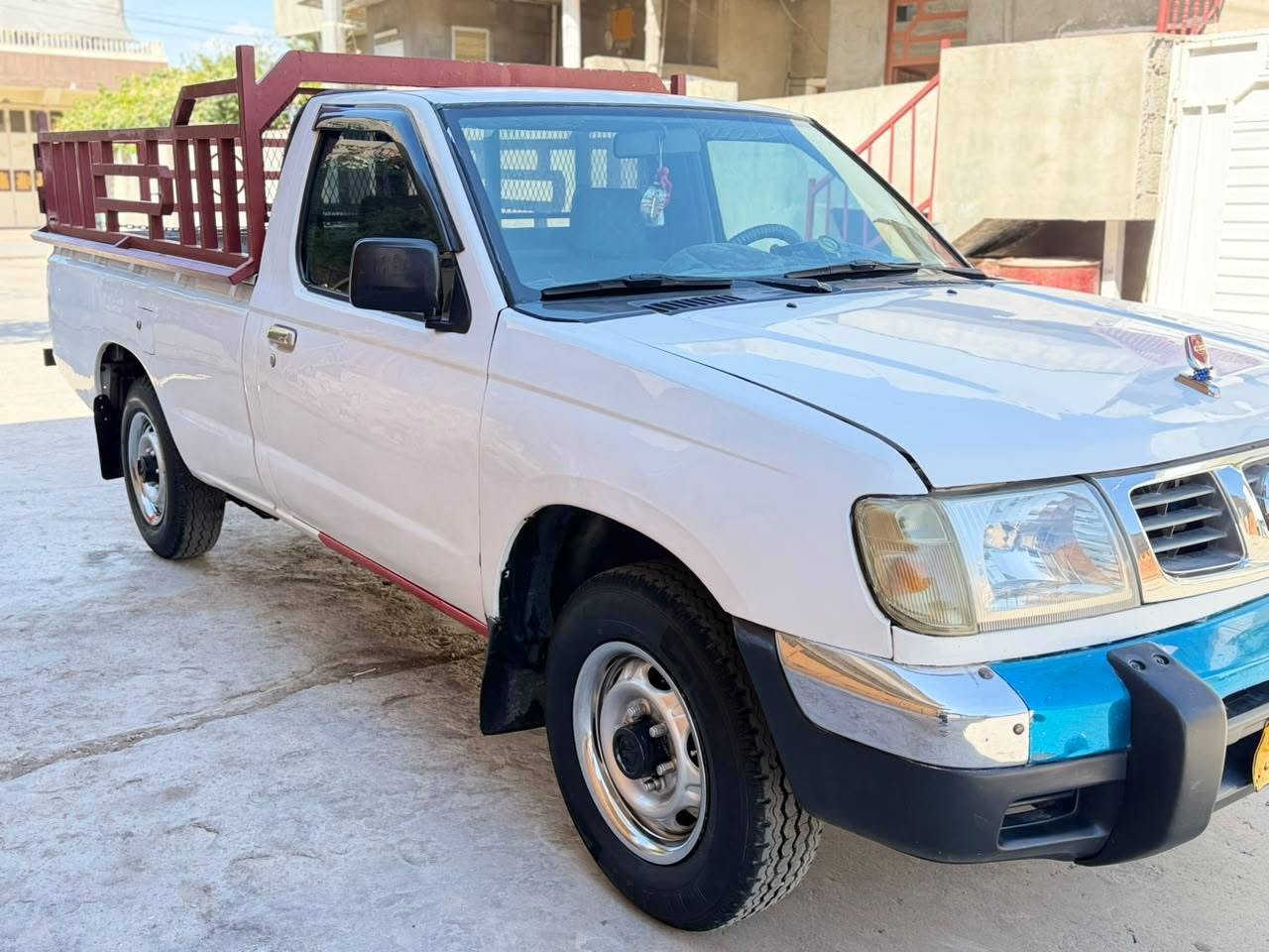 نیسان 2001 تەحویل عەسڵ 
کامل مەسرەف چوارتایەی تازە دەنلووب تەبریدە بەس پاوەر نیە هەیکەلی جوانە نەتەپیوە 
 ئاڕم  ئەوەلیات  غەرامە بەشەرت
گێڕوو مەکینە عەکسل  بەشەرت 
تەقەو ڕەقە بەشەرت  تەبریدی سارد بەشەرت
چەمەلغ و بۆنیدی ڕەشە 
چەمچەو ناوبۆدی جوانە 
سەیارەی ماڵە 
ژم ***********
ژم ***********
