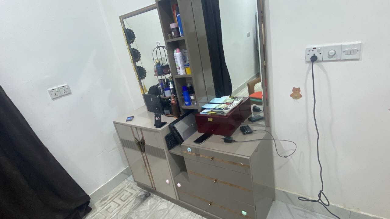 السلام عليكم غرفة تركيا للبيع بحاله جيدة جداً 
السعر ٨٠٠ متكاملة 
العنوان البصرة حي المهندسين
***********
