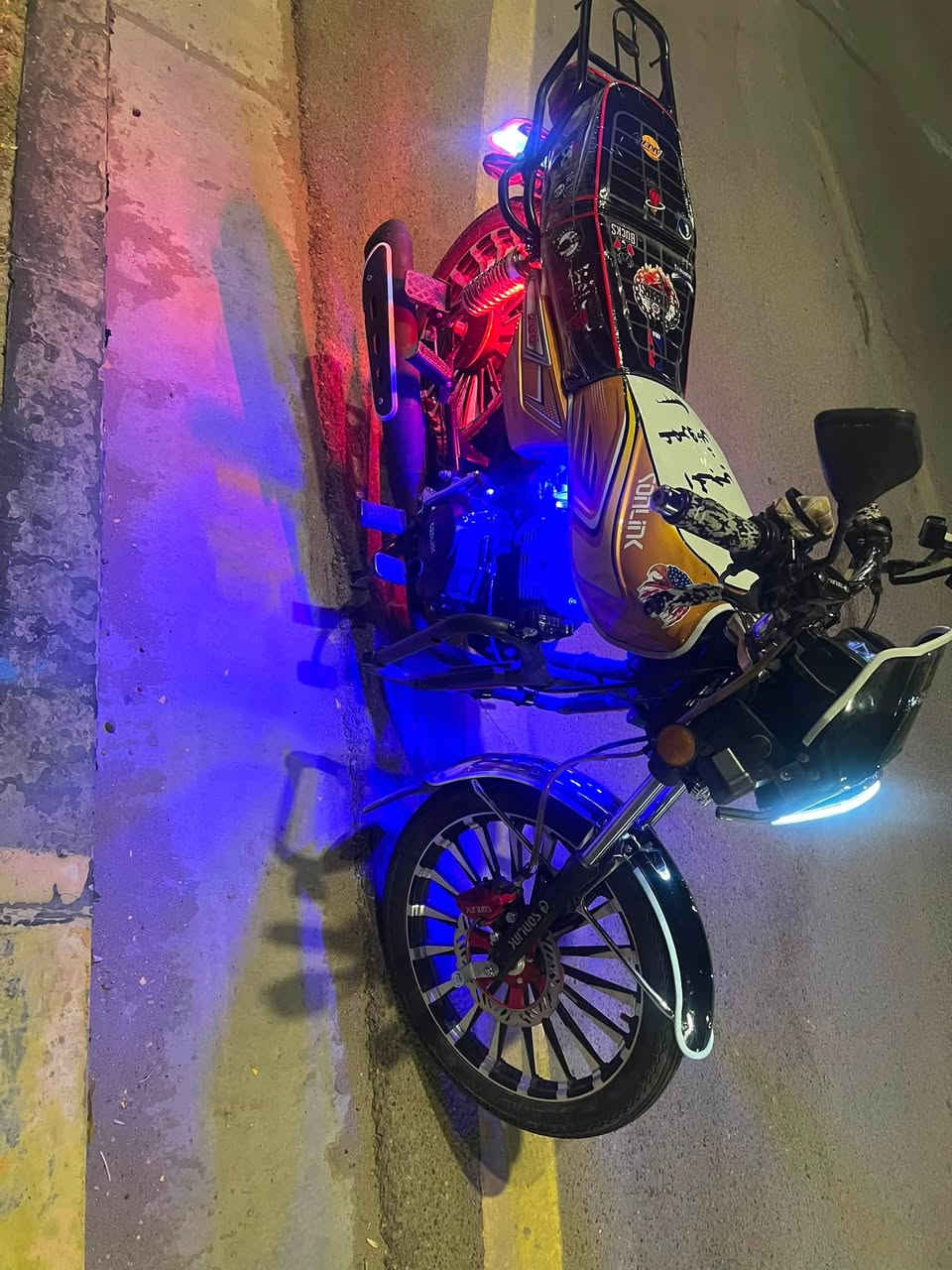 من الخاص موطور  سولنك موديل 24محرك 200دارجه مجمبزه ع حسب الاصول محرك سبانه ممدوده عليه مكاني الفلوجه الشهابي سعره 950وبيه مجال حك الجيه الاستفسار ع رقم***********
