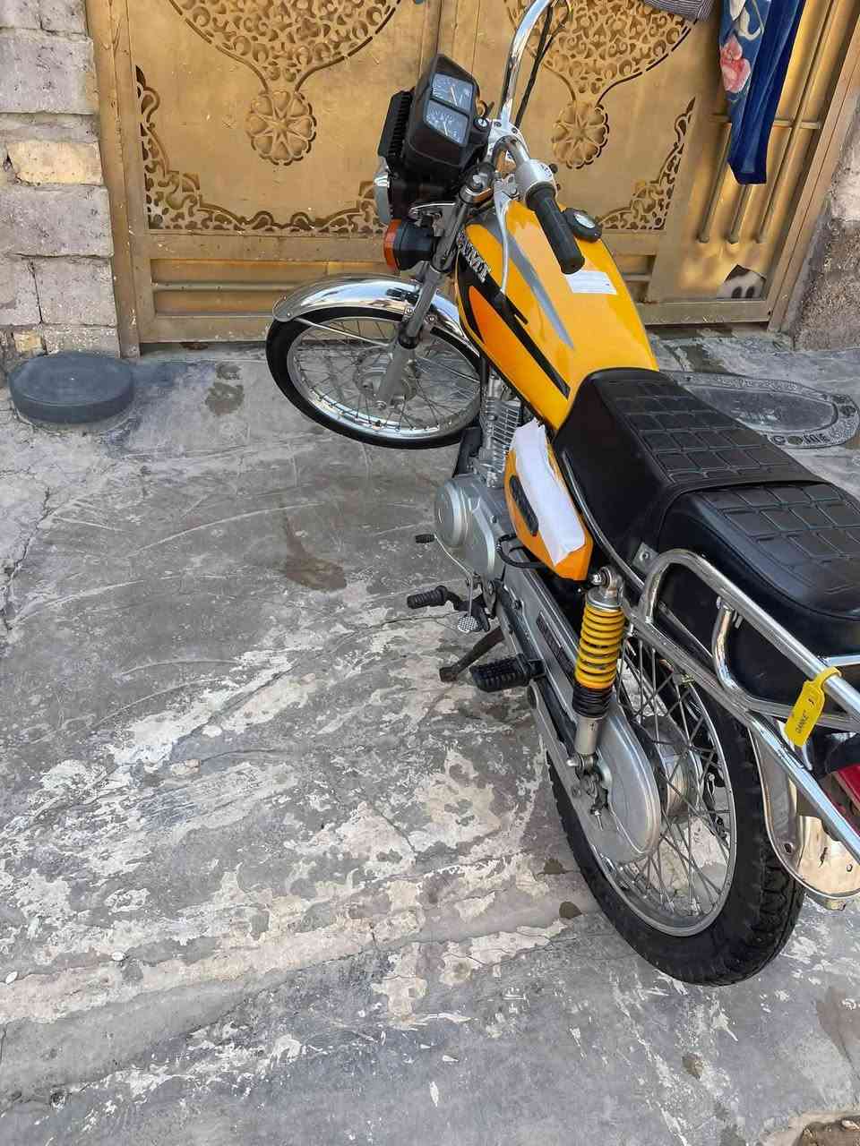 السلام عليكم دراجة نامه للبيع موديل 15 اوراق اصولي
رايده ب650وبيه مجال حك الجيه 

***********
