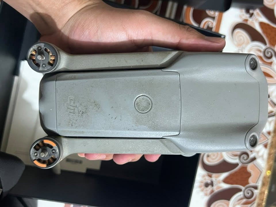 السلام عليكم درون dji Air 2s تحتاج صيانه جمبل فقط  معها كامل معداتها للبيع
***********
