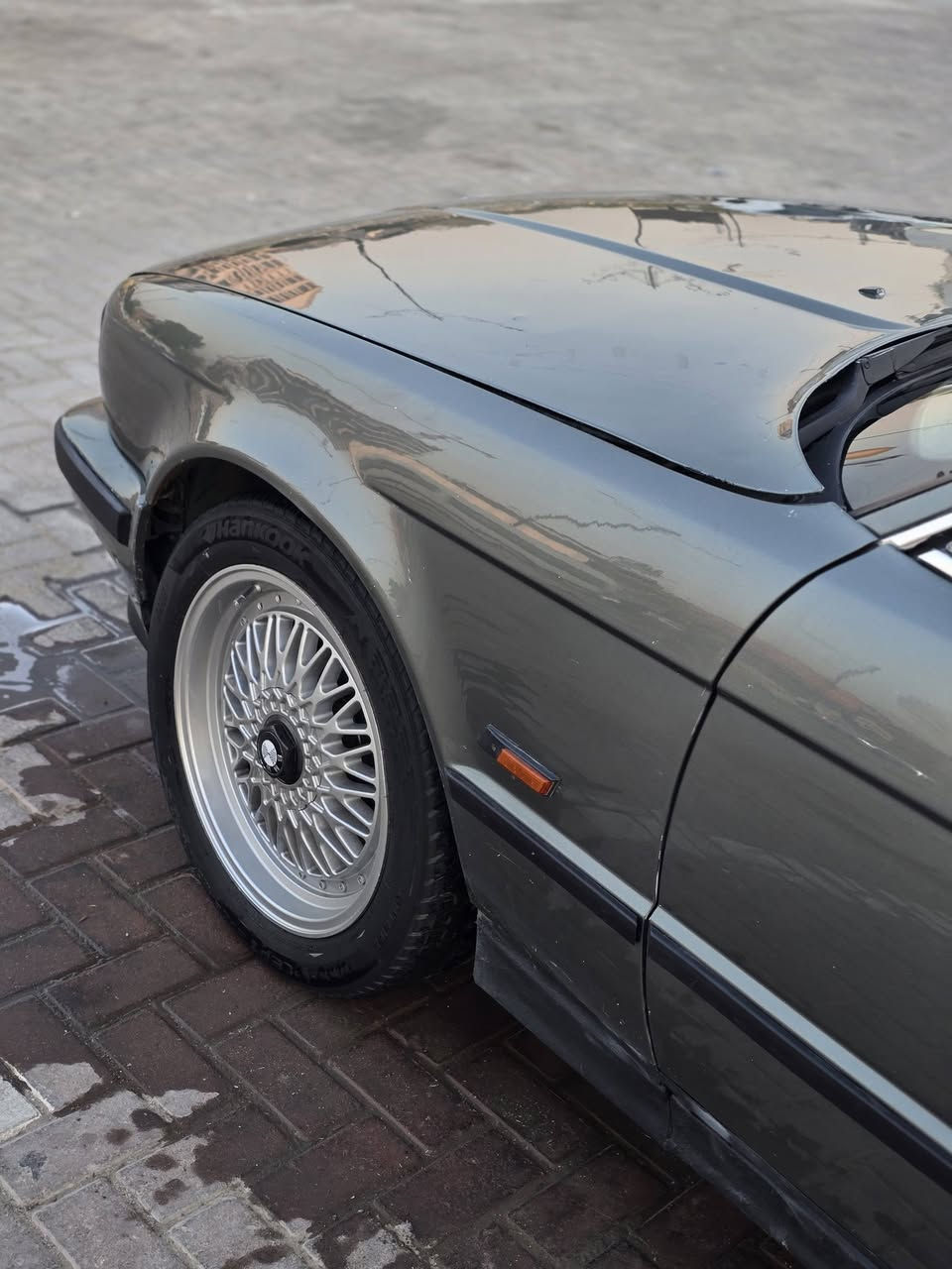 #السلام_عليكم
للبيع_او_مراوس 
ب اي نوع سيارة عدك نزل
 BMW- 520i /1993
السياره معدله رياضي بل كامل 
اصل بليته وسنويه 520
مكينه مسكرعدل i20
كيرعادي
كيرومحرك مكفولات 
كلج  رياضي 
ويل bbsرياضي اصلي
 مو تجاري
رقم انبار دولي باسمي انكليزي  مشروع وطني سنوية 2030هزة جديدة شرط التحويل 
بجم عريض لايت سوارات 
بلاجكتورات وكشاف كله شغال
غرفه جلد كهرباء فول مواصفات جديدة كشنات كارتير جدد بلاد مو دوشمة 
صاج ملكي 
 جام كهرباء  
تنته وتكم. كنتارة بلكامل
بدون ظربه ولاخياس 
نظام صوتي احترافي
  سماعات دمام
صالنصه رياضي كاتم
منضومة بانزين جديده 
حداديه امامية خلفية جاهزة
 كل اكسسوارات السياره اصلية  ناقصها تبريد والباقي شوف لعين 
مكاني كربلاء 
السعر: 54وبيها مجال حك جيتك
*********** اتصال
***********واتساب
