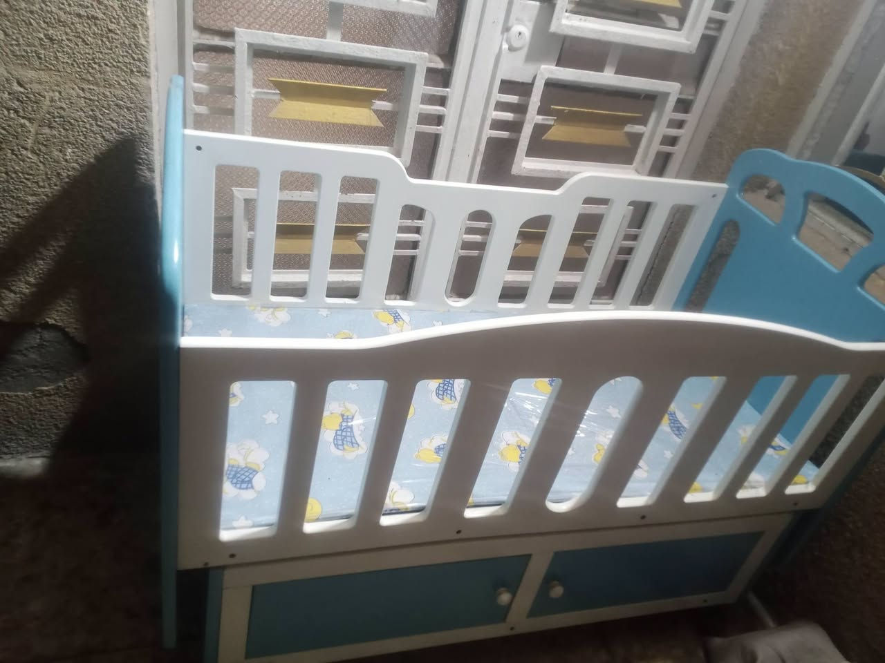 كاروك اطفال سعر ٧٥الف. مكان بغداد الشعب
