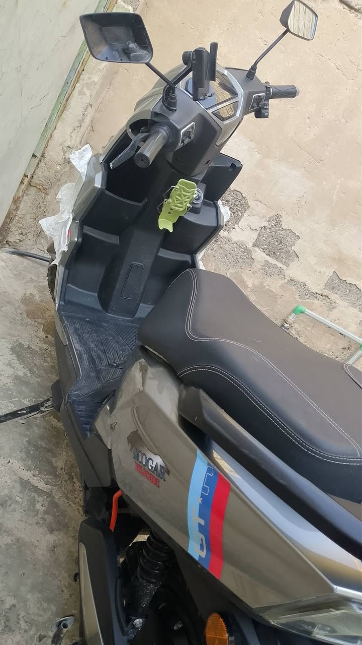 *للبيـــــــــــــــع دراجة شحن GT4 كوغر Koogar* 🔋🏍️

*المواصفات:*
- *النوع*: Koogar GT4 شحن كهرباء 72V
- *الحالة*: نضيفة كلش ماشية قليل 
- *الباتري*: ذهب يمشي *سامراء رايح راجع ويرجع بيه 5 شرطات* يعني 80-100 كم مرتاح
- *العداد*: 1850 كم فقط
- *الاضافات*: حامل موبايل + دسك بريك + شاشة دجتل
- *اللون*: تيتاني غامق مميز
- *الدراجة*: خالية من العيوب والصبغ

*السعر*: 900دينار وبيها مجال بسيط للشراي
*المكان*: سامراء- صلاح الدين
*للاستفسار*: راسلني خاص او اتصل ***********

الجادين فقط. الصور مال الدراجة نفسها👇
لا تبخسون الناس اشيائهم

