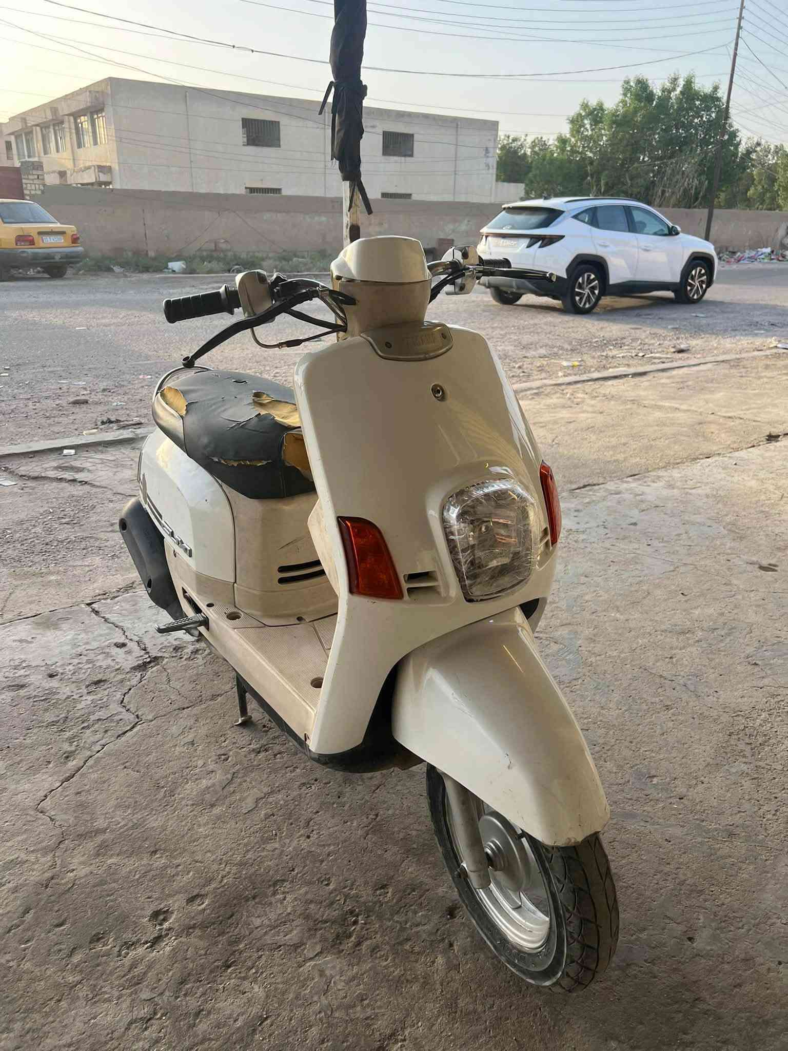 بوليس كابريتر داخل كريمي 2008 
دراجه شلعه ومعدل خير من الله 
كهربائيات كلها شغاله لايت زنون استنان تعليك 
سعر 600 مكاني بغداد المحموديه ***********
