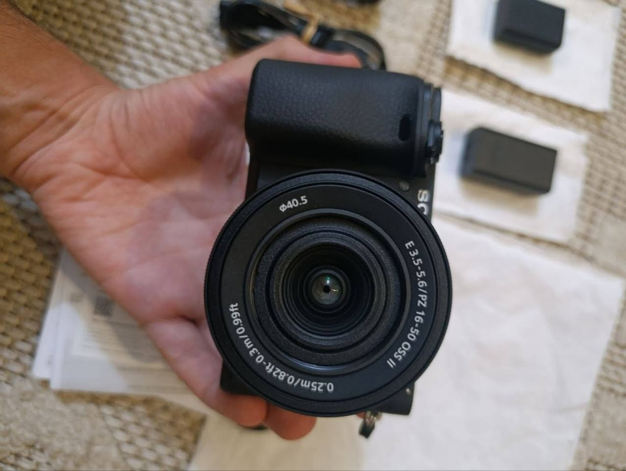 السلام عليكم 
كامرة sony a6400 مع عدستها ال kit أستخدام قليل جداً عدد الشاتر(الغالق) 274 صوره فقط كل غراضها موجوده مع وصل الشراء نظافتها 100% مثل ما موضح بالصور سعرها مليون "وبيها مجال للشراي صدك " مكاني بابل الحلة وأكدر أوفر توصيل 
للتواصل واتساب ***********
تلكرام eliaammar4@
