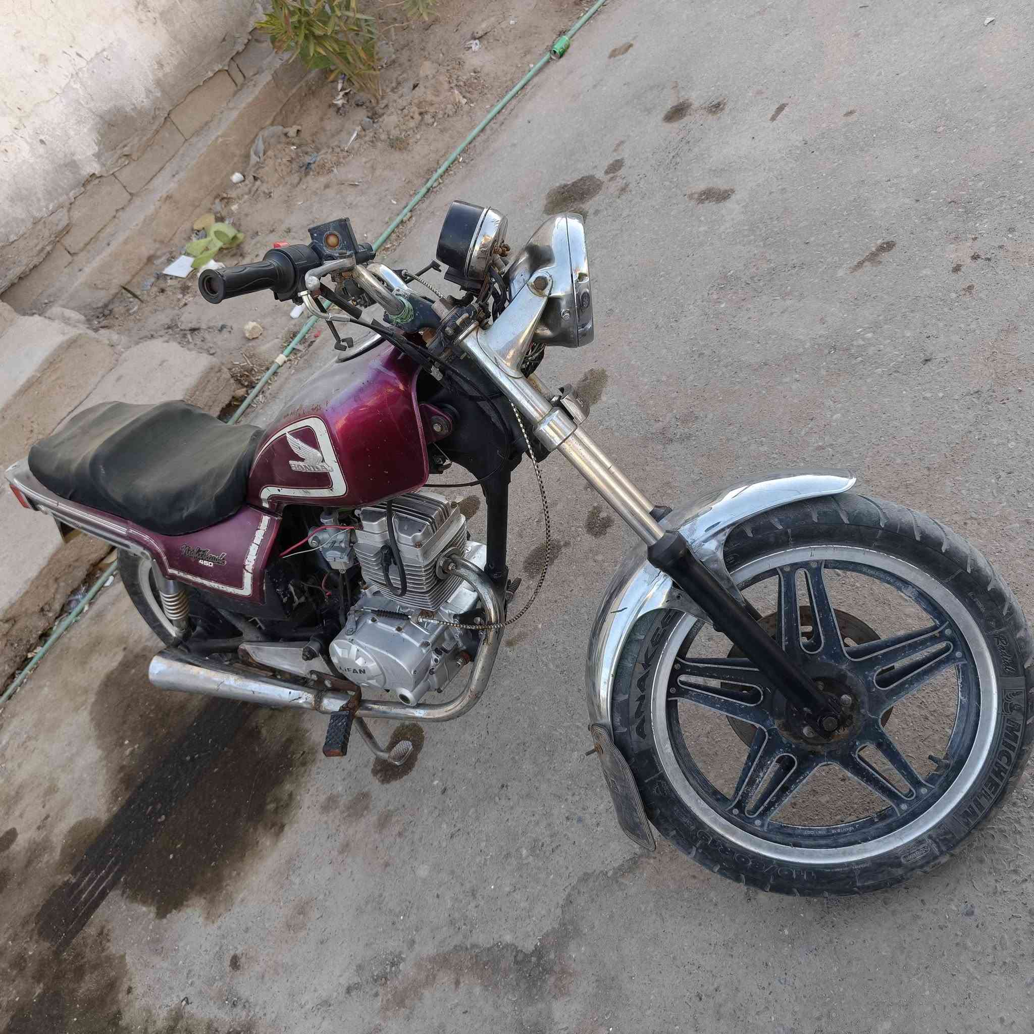 السلام عليكم
للبيع دراجه HONDA cb450cc 1982 

محمو تحوير درجوه أولا مكينه ليفان ٢٠٠ cc  وذا تحب مكينته البلاد موجوده ابيع  مكينه نضيفه دراجه  حلوه رزانه وسرعه فول بيه بس منفيس مابيه اوراق سعره٦٠٠  وبيه مجال مكاني بصره كرمت علي مراوس ترهم *********** رقمي
