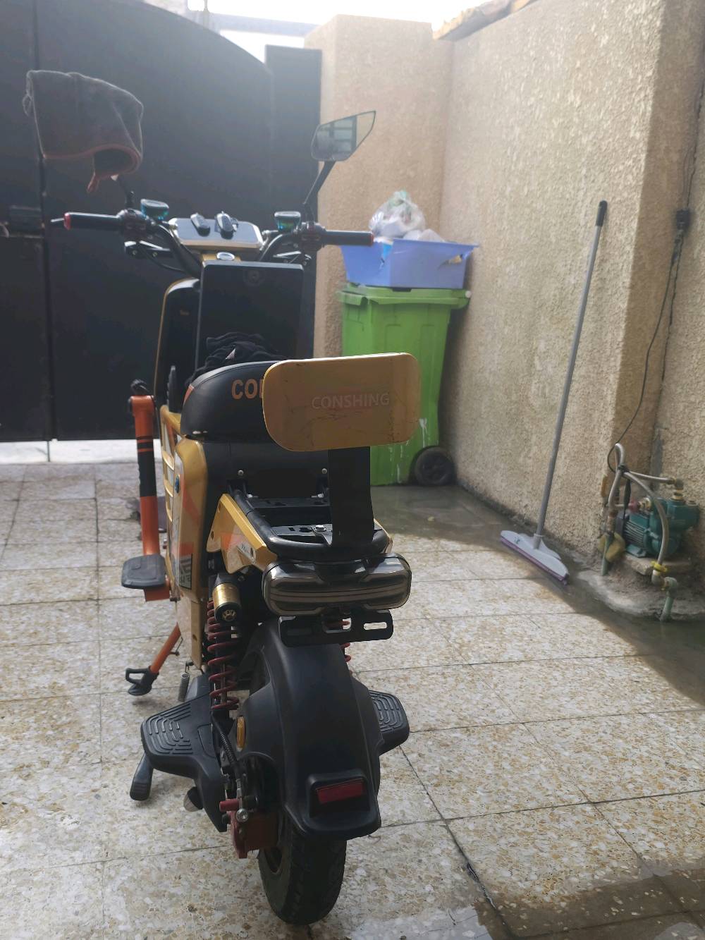 السلام عليكم 
x900 موديل 2026 
سعر 475وبيها مجال
دراجة نضيفة 
بطاريات 33 أمبير
ملف 2000واط  اعلى فئة بالبطاريات والملف 
بصمة تشغيل + تشغيل عن بعد 
شاشة ديجتال عينات 2 
بك رجوع للخلف 
درع جانبي 
بلوجكترات عدد 2بالدرع 
لايت عالي ناصي 
دبل اشارة 
جنطة وسطية مع الوان متغيرة واشارة 
مثبت سرعة 
4سرع 
الدراجة ماشية 5الف
يجي وياها بصمتين وسويجين و سويجين مال جنطة وسطية
سعرها 475وبيها مجال 
علماً سعر الجديد 700الف 
مكاني بغداد حي العامل