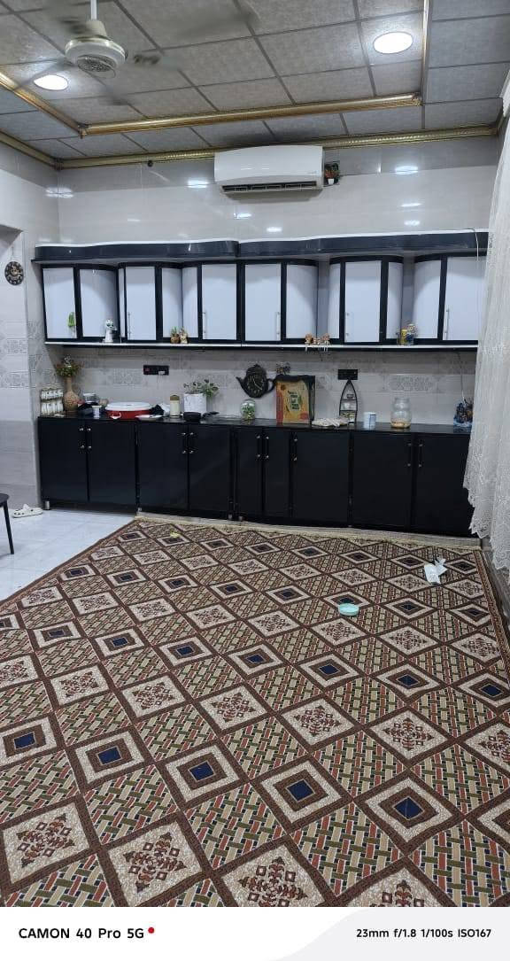 بيت طابو صرف مساحته 300 متر. طابقين الارضي غرفتين صاله ومطبخ حار مناور وديوانيه خارجيه... الطابق الثاني... (٤) غرف صحيات مطبخ صاله...مساحة الطابو(٢٨٢) متر واضافه فضله زراعي (١٠٠) متر تقريبا   يقطع (٦٥) مليون طلب اسكان تتحول إلى المشتري اقساط يدفع كل شهر (٣٣٢) ألف ... تتوفر كافة الخدمات خلف المستشفى التركي مباشره ع شارع تبليط
بيت طابو صرف مساحته 300 متر. طابقين الارضي غرفتين صاله ومطبخ حار مناور وديوانيه خارجيه... الطابق الثاني... (٤) غرف وصحيات ومطبخ صاله...مساحة الطابو(٢٨٢) متر واضافه فضله زراعي (١٠٠) متر تقريبا   يقطع (٦٥) مليون طلب اسكان تتحول إلى المشتري  تتوفر كافة الخدمات خلف المستشفى التركي مباشره ع شارع تبليط
***********

نص مكتوب في الصور:
- CAMON 40 Pro 5G 23mm f/1.8 1/100s ISO404
- CAMON 40 Pro 5G 23mm f/1.8 1/50s ISO233
- CAMON 40 Pro 5G 23mm f/1.8 1/50s ISO245
- CAMON 40 Pro 5G
- 23mm f/1.8 1/50s ISO226
- CAMON 40 Pro 5G 23mm f/1.8 1/100s ISO80
- CAMON 40 Pro 5G 23mm f/1.8 1/100s ISO244
- 23mm f/1.8 1/100s ISO167
- CAMON 40 Pro 5G 23mm f/1.8 1/100s ISO138
- CAMON 40 Pro 5G 23mm f/1.8 1/100s ISO189