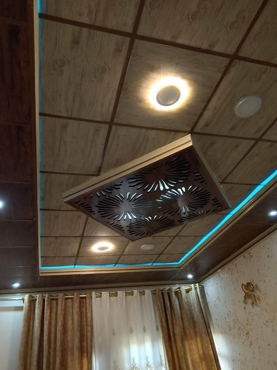 🏠🔥 بيت للبيع – حي ملايين الثانية 🔥🏠
📍 موقع مميز جداً قريب من شارع المدخل
🔄 مناسب للبيع أو المراوس

📐 المساحة: 120 م²
🏠 طابق ونص
🛏️ غرفتين نوم
🛋️ استقبال
🚿 ومشتملات

📜 زراعي – يوجد كرت بلدية
💥 فرصة ممتازة للسكن والاستثمار بسعر مناسب!

📞 للاستفسار والتواصل:
***********

***********
***********

🏢 مكتب التصميم الملكي
📍 طريق موصل – دهوك مقابل الكمرك

#بيت_للبيع #حي_ملايين #ملايين_الثانية #عقارات_نينوى #عقارات_الموصل #بيت_للبيع_في_الموصل #التصميم_الملكي
