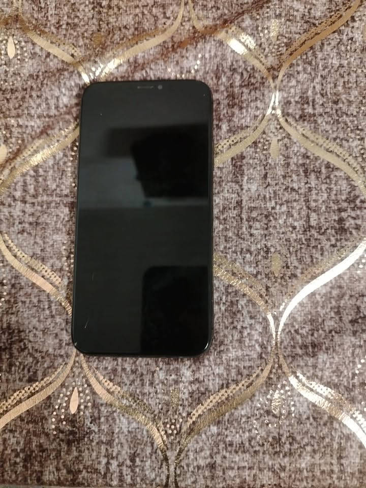 جهاز iPhone X نضيف مبدل بطارية  100 ومبدل شاشة درجة أولى الذاكرة 256 السعر 150 بي مجال شي قليل الشراي يتصل  ***********
