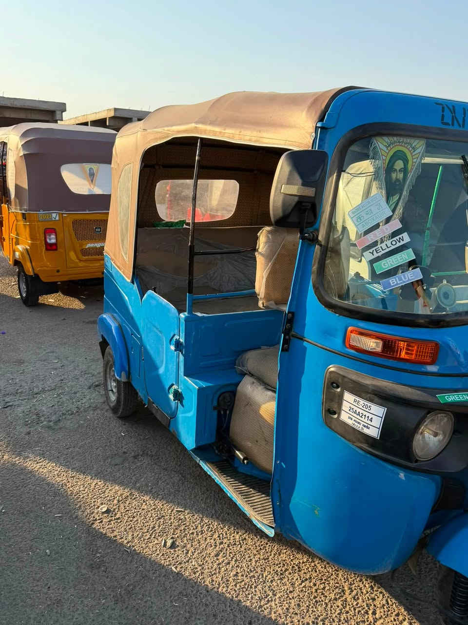 السلام عليكم تكتك 22 مضلع الغوده بيهن صبغ ثنينهن وصفحه ومجفته بوشه وبستم سعره 8300 وبيه مجال ***********

