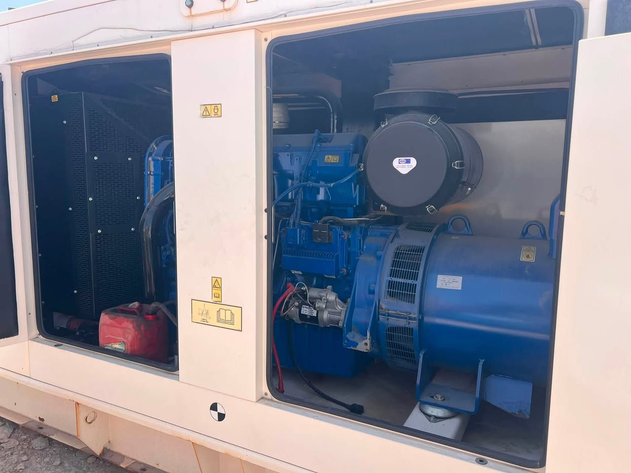 بيركنز حجم 2500 FG
‏550kV 
وارد بيرطاني 
ساعات العمل 112 ساعة 
المولد شرط الفحص والحمل 
يوجد كافة انواع واحجام المولدات 
العنوان اربيل صناعة شمالي 
***********
***********
