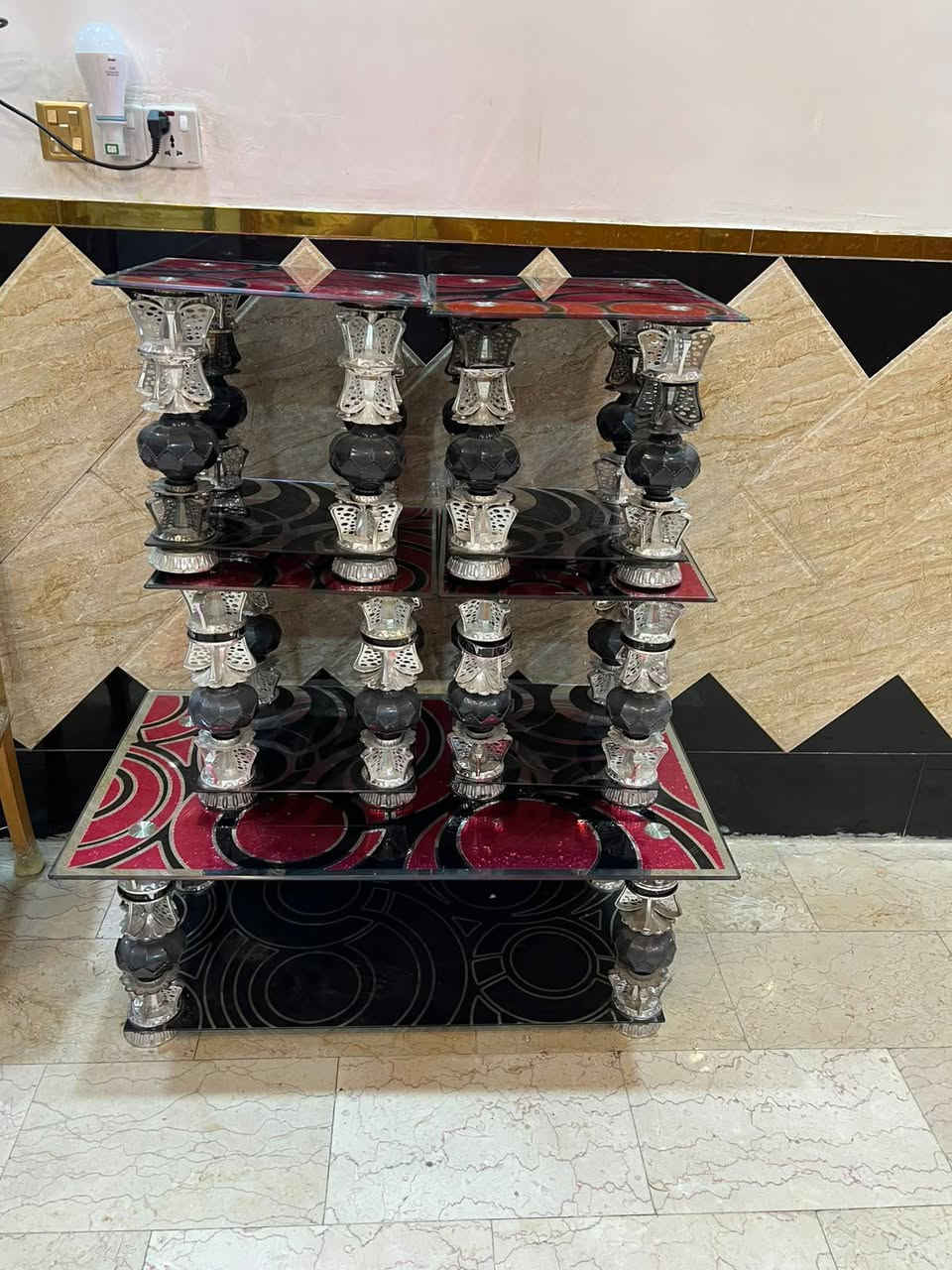 طبلات الملكيه وصلت ...
100 وبيهن مجال للشراي 
هذا رقم للتواصل
***********

جام ثقيل وكريستال – شِغل درجة أولى ومعدّل
إذا تريد صالتك تطلع تترس العين وتبيض الوجه قدام الخطار، هذا الطقم إلك:
شكل ملكي وهيبة: جام منقوش باللون الأحمر والأسود الفخم ويا أرجل فضية وكريستال، ينطي لمعة وهيبة للمكان.
ثقل ومتانة: كلاً جام صلب وثقيل، يتحمل وقوي ومقاوم للخدش، والأرجل ثابتة ما تهتز.
ترتيب وعملية: طقم كامل يلملك الصالة؛ الطبلات الكبار والخدمة تقعد وحدة بداخل اللخ، ما تاخذ مساحة وتفيدك بالضيافة.
تنظيف سهل: مسحة خفيفة بقطعة قماش يرجع الزجاج يلمع وياك مثل جديد اليوم.
السعر 100 وبي مجال  والكمية محدودة!
للطلب أو الاستفسار، راسلنا على الخاص أو اتصل على الرقم: [***********]
يوجد توصيل لكافة المحافظات.
النجف الاشرف كوفه حي 17 تموز
