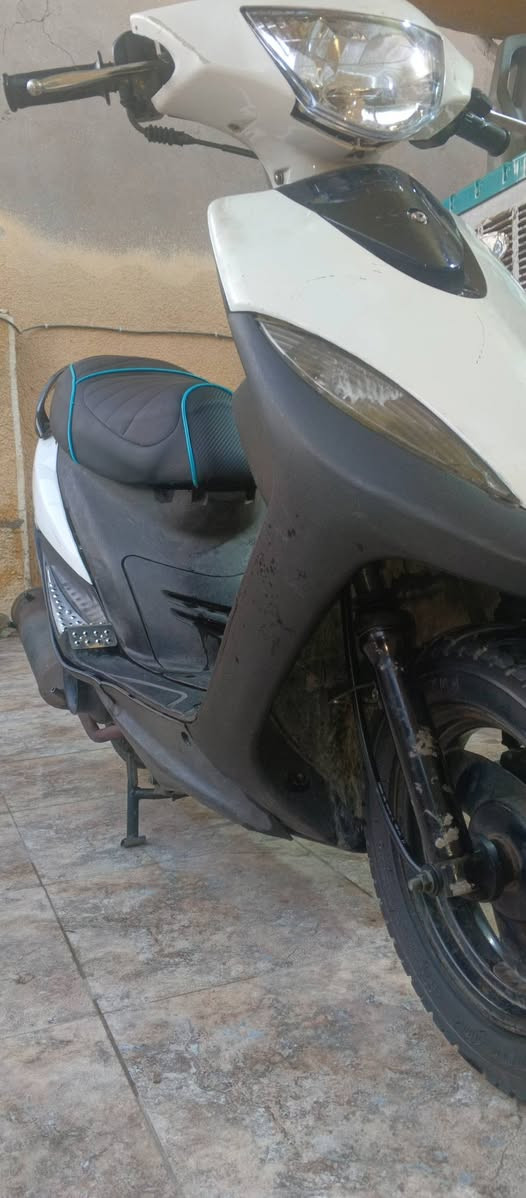سلام عليكم ماكس عدله للبيع ناشفه الدراجه مكينته بلاديه اي نقص مابيه  دراجه رمبه مكينته جديده شلعه ومعدل فول ناعمه الدراجه  كامله من كل النواحي الدراجه كاعده  مسويلهة  ادامه  بلك جديد تنضيف كابريتر تنضيف ادامة كلچات تبديل دهن ليكي مولي الاصلي اب 18 مداريها للدراجه بيهة سبايدر كاربون ودوشمه رايضي الكشن مالتها رياضي مازده جديده لايت جديد تاير خلفي اصلي جلاتين جديد دشبولهة شغال الدراجه كلهة بلاد وجاهزه ما ناقصهة شي مكاني بغداد البياع الشرطه الرابعه السعر 750 وبيهة مجال رقمي ***********.
