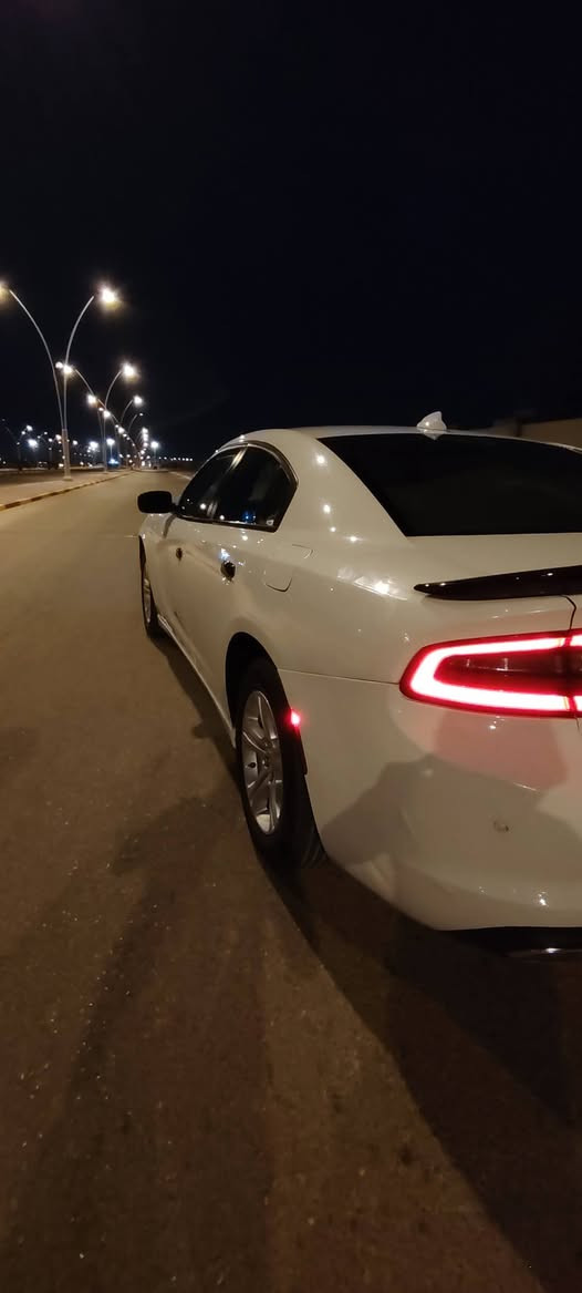 السلام عليكم جارجر للبيع مديل2023اصل محرك 3600وارد أمريكي ضررها جاملغ تبديل بلاد مع بارد باب السايق والي وره سايق أماكن بارد السياره باسمي ممشه السياره 31ميل السياره جديده واحله من الصور جاهزه على أخر حبه سعرها 225وبيها مجال حك الجيه مكان السياره البصره رقم ***********
