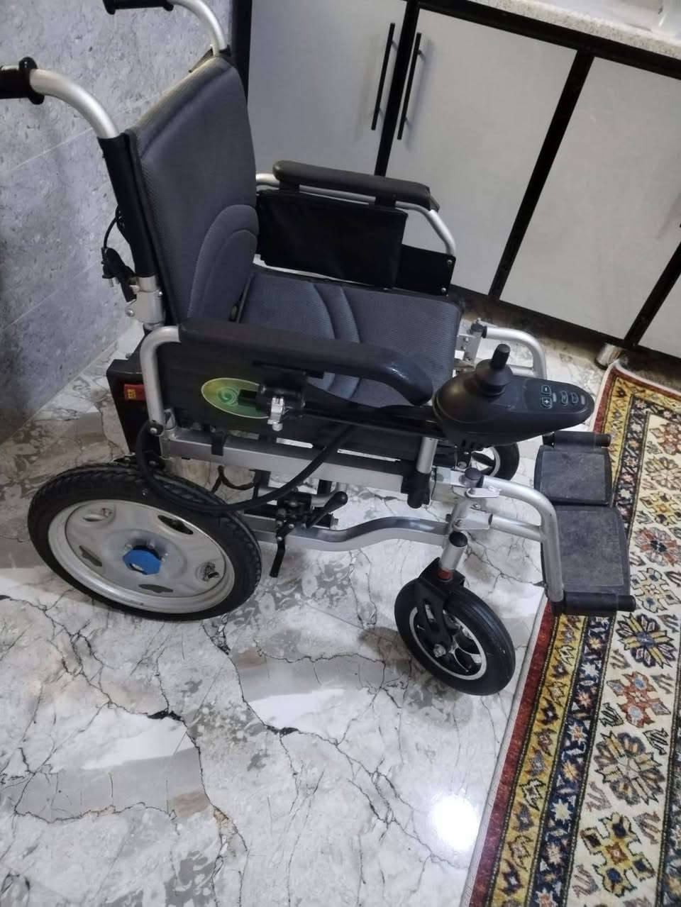 سلام عليكم
عربانه مال معوقين شحن للبيع نضيفه كلش 
استخدام قليل عوزها بس باتري 
للبيع (***********)
