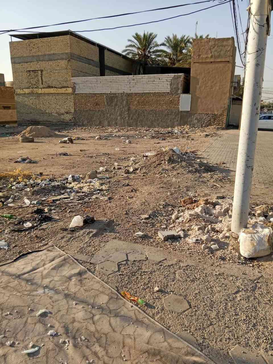فرصة استثمارية عقار تجاري يصلح لجميع الأنشطة التجارية قطعة ارض ركن محدولة جاهزة للبناء تقع على شارع 30 متر  وشارع 20 متر في حي العلماء مقابل البلدية المساحة 400 متر  واجهة 20 ونزال 20 للإستفسار  عن العقار  الاتصال على الرقم ***********
