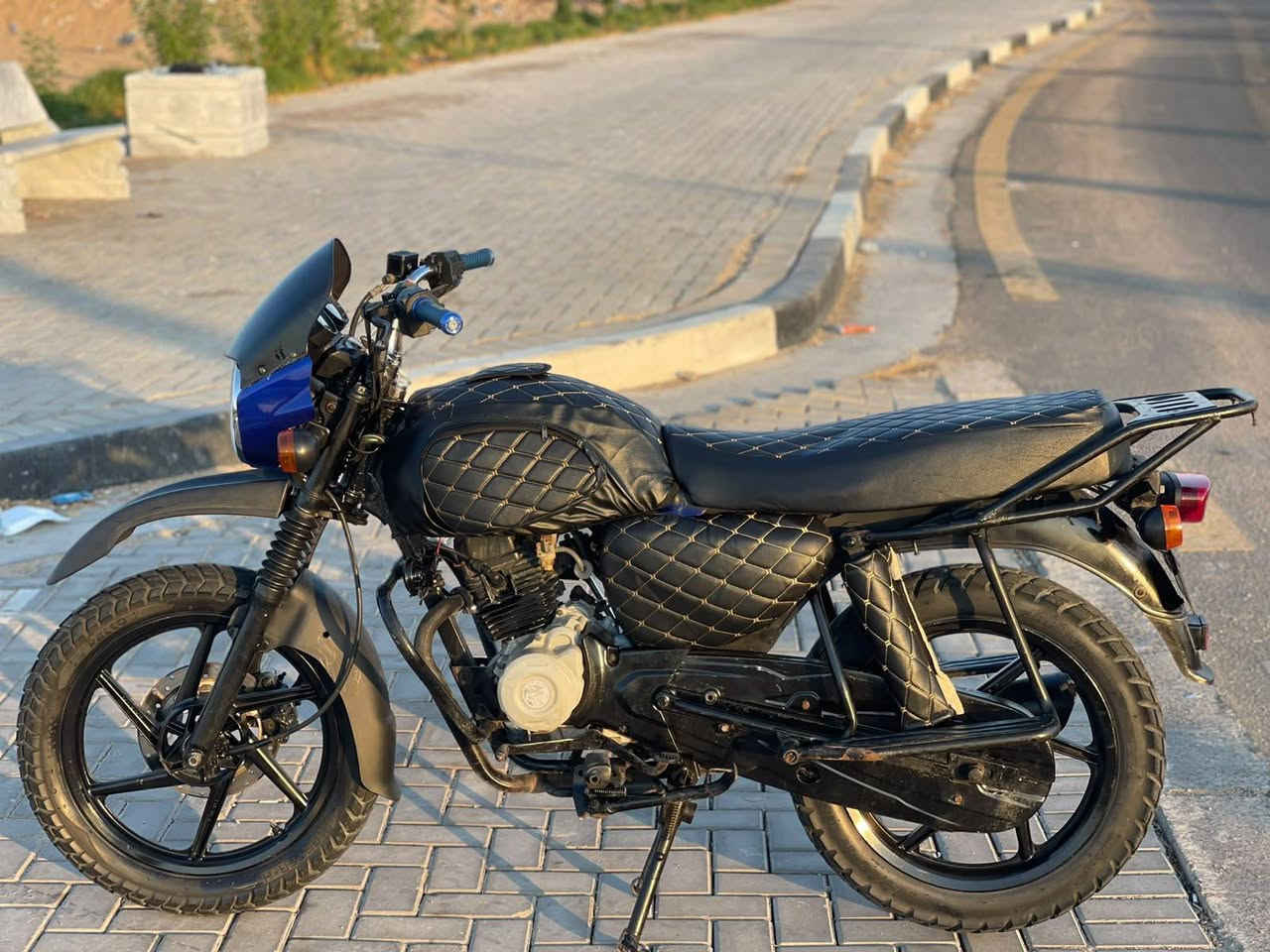 هندي بوكسر للبيع
كهربائيات سلف كله شغال 
تايرات جدد 
صدر جديد 
محرك ما مفتوح 
سعر 1150 وبيها مجال 
ملاحظه بس الشراي يتصل 
واتساب فقط ***********
