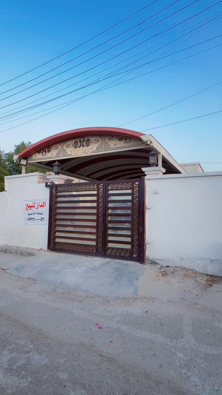 بيت للبيع  في منطقه التاجي عل شارع العام منطقه قريت فارس وتسما الصالحين عندي بيه بيت 220 متر طابق واحد وبيتونا غرف نوم 2 صاله مطبخ هول داخلي حديقه نافوره طرمه تكفي سيارت 2 حمامات خارجيه بيت كلش حلو وجديد شارع تبليط 
ومكانه كلش زين ومرتب ..
***********
