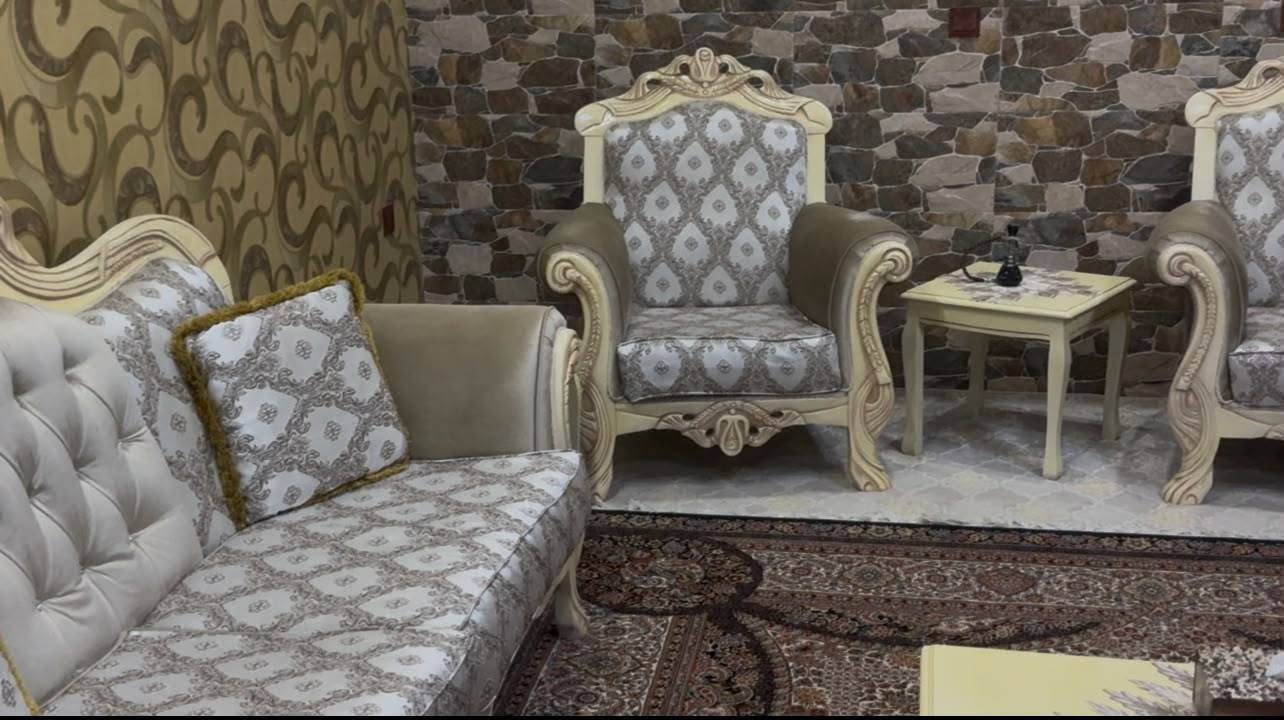 فرۆستش تاخم قەنەفە ١٠ نەفەری
٥ مێزی لەگەڵە 
بێ شکان و شوخت 
نرخ ٤٢٠$

شوێن هەولێر      *********** واتساب ڤایبر
