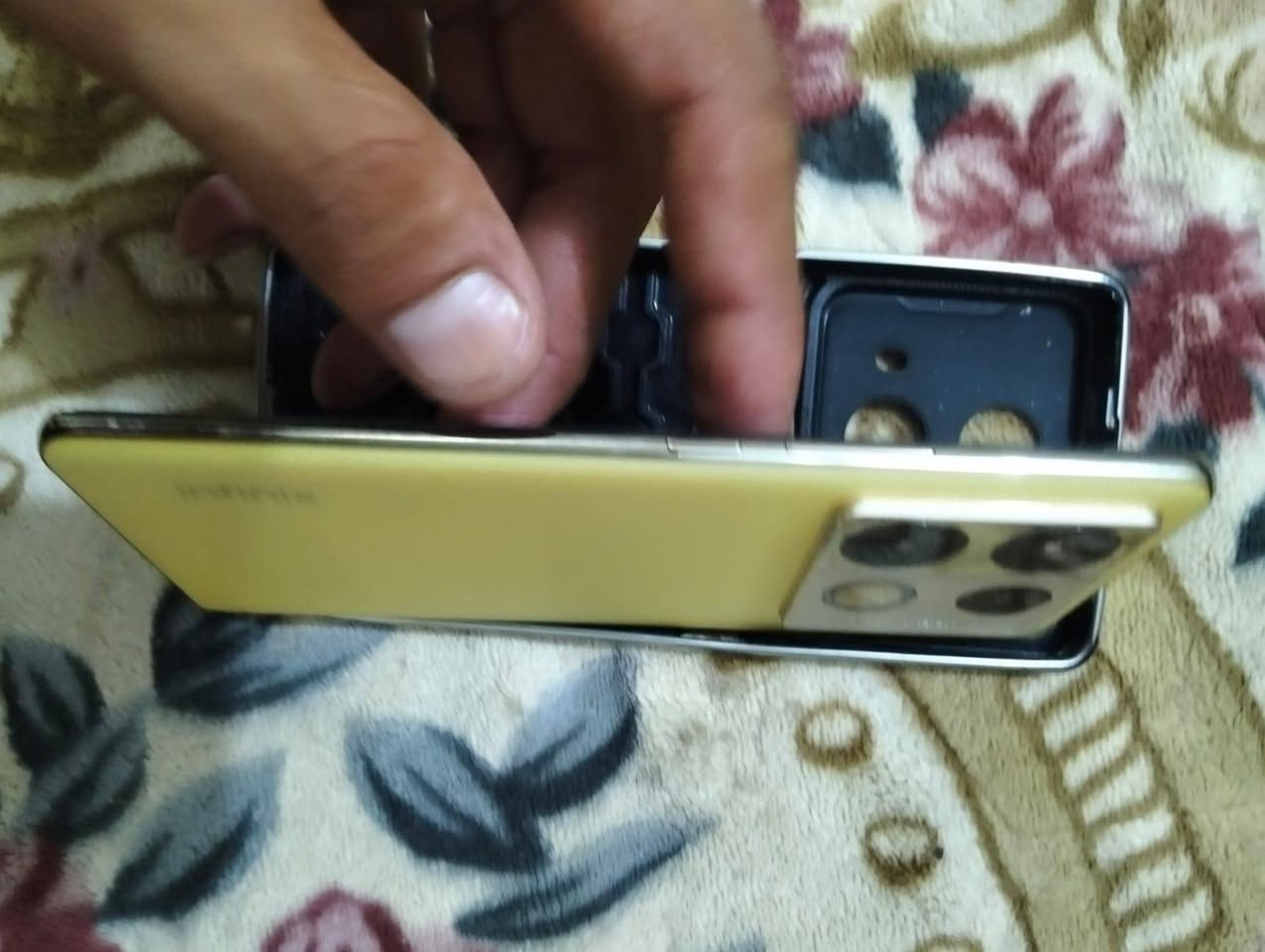 سلام عليكم نوت 40 برو ع الفحص الجهاز فلين لا مبدل بي شي ولا داخل مصلح ***********

