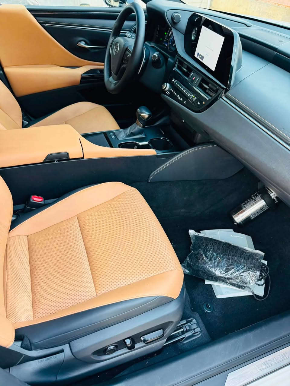 LEXUS ES 300h 2025
مواصفات خليجي صباح نعمان هابريد + بنزين 4 سلندر 

بردة خلفي 

سلايت 

بصمة 

شاشة كار بلي 

حساسات امامي وخلفي 

3 مود قيادة 

٢ بصمة موجود 

٤ ابواب بصمة ذكية 

كشنات كهرباي 

مراية شفت 

ويل 18 

ارضيات  و كتاب شريكة موجود

سيارة عل وضع شريكة جديد 

دعامية الي دعامية مكفولة من كل شي 

ماشية ١٧ الف كيلومتر 

مكان سيارة اربيل 

كشي واضح 

سعر ٣٩٨ ورقة مجال بسيط🚫

*********** ريسالة وتس
