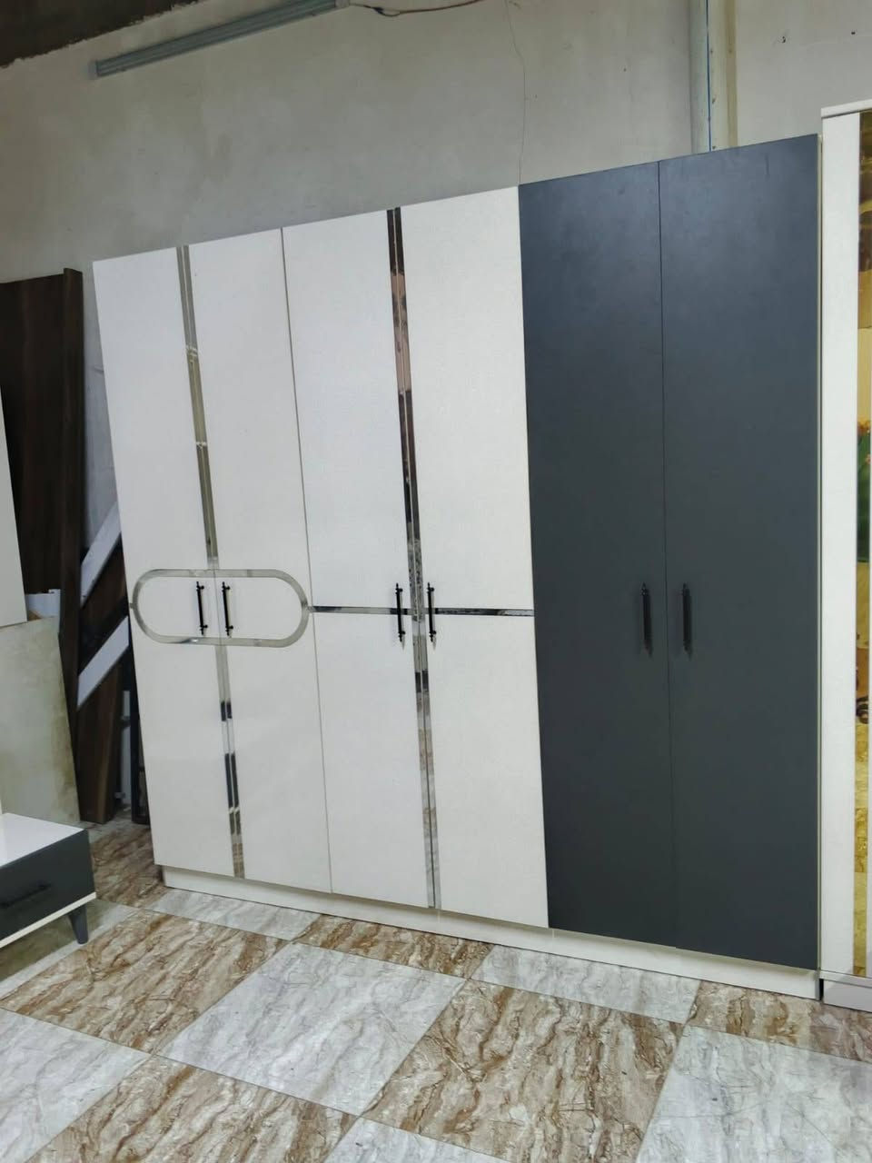 غرفة 6 ابواب 5 قطع
للاستفسار ***********
