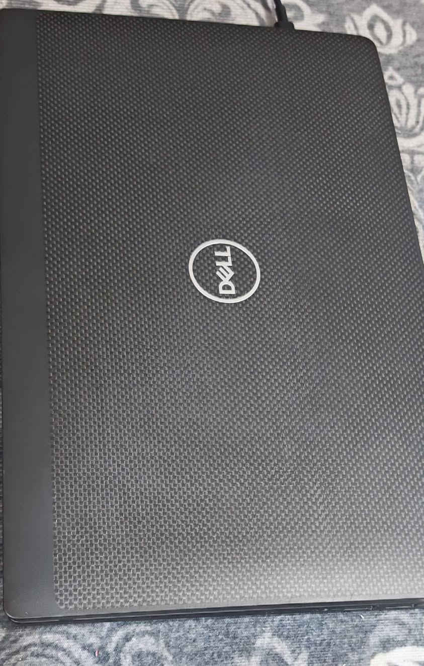 لابتوب Dell Latitude 7410 نظيف جدا
لابتوب Dell Latitude 7410 نظيف جدا ، استخدام خفيف (عداد التشغيل 500 ساعة فقط!). 
الجهاز عملاق للمبرمجين، المهندسين، والطلاب بسبب الرام الضخم والبطارية الممتازة.
-المواصفات الفنية:💻 المعالج: Intel Core i5 الجيل العاشر.
- الذاكرة (RAM): 16GB DDR4 (عملاق للتصفح والبرامج الثقيلة). 
- التخزين: 256GB SSD NVMe (صحة الهارد 99%).
-  -البطارية: بحالة ممتازة جداً.
السعر: 325 الف (وبيه مجال)
 المكان: [بغداد حي العامل]
 للتواصل: [***********]

يشغل العاب مثل ماينكرافت روكيت ليغ و ماي هيرو اكادمية و حتى GTAV.
