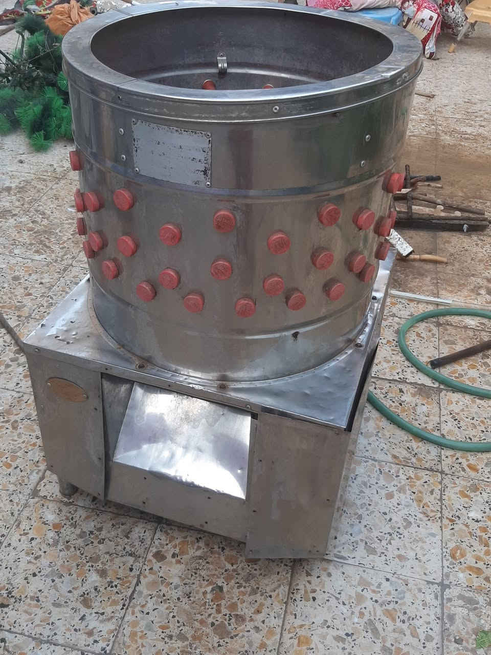 مكينة تنظيف دجاج أصلية الصينية مالتهة حديد قوية السعر ١٢٥  سوق الشيوخ حي العسكري هاتف ***********
