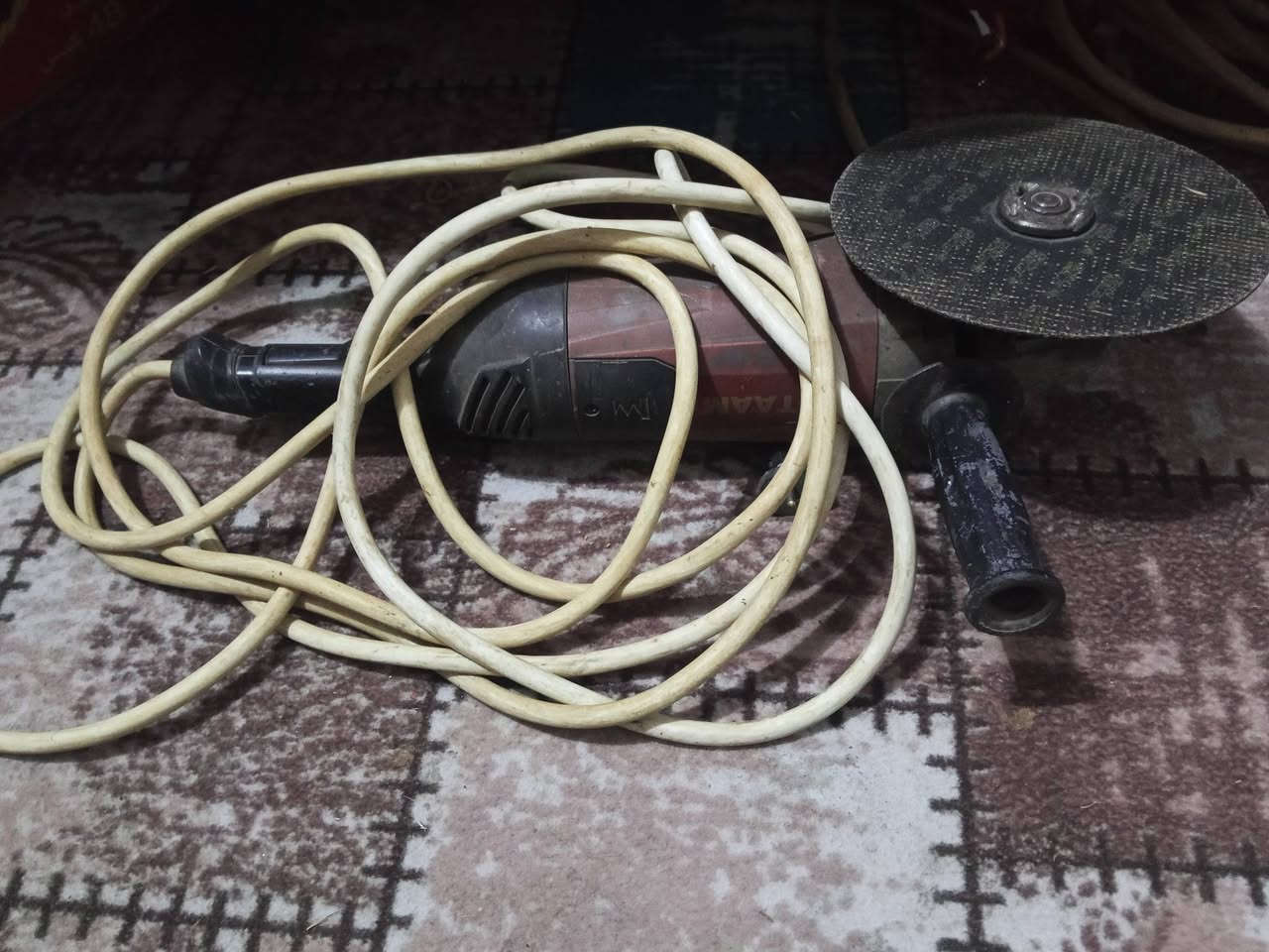 غراض للبيع كلمن وسعره الشراي التواصل واتساب ***********
