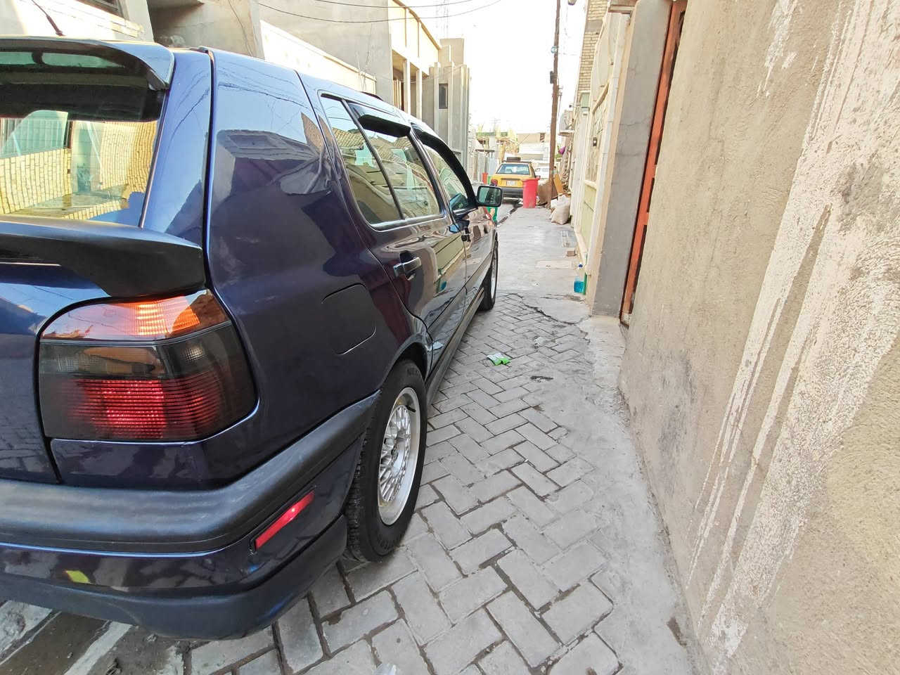 سياره جولف موديل 91 مكان السياره بغداد زعفرانيه***********

