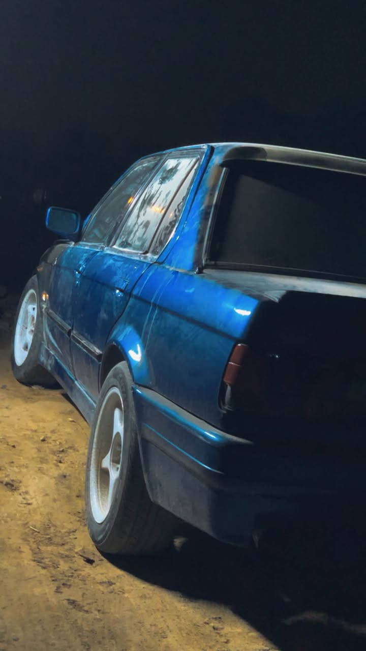 مكلف بل نشر رقم راعيه ***********
سلام عليكم BMW ,E30
زعره للبيع موديل 90 سياره كامله غرفه جديده حداديه جديده كارتون كلشي جديد مكينه دبل فانوس مسكر 25  نقصها طابوكه يعني كايمه  بس سعر 23عليهة غرامه تنزل من سعرها رقم بغداد

