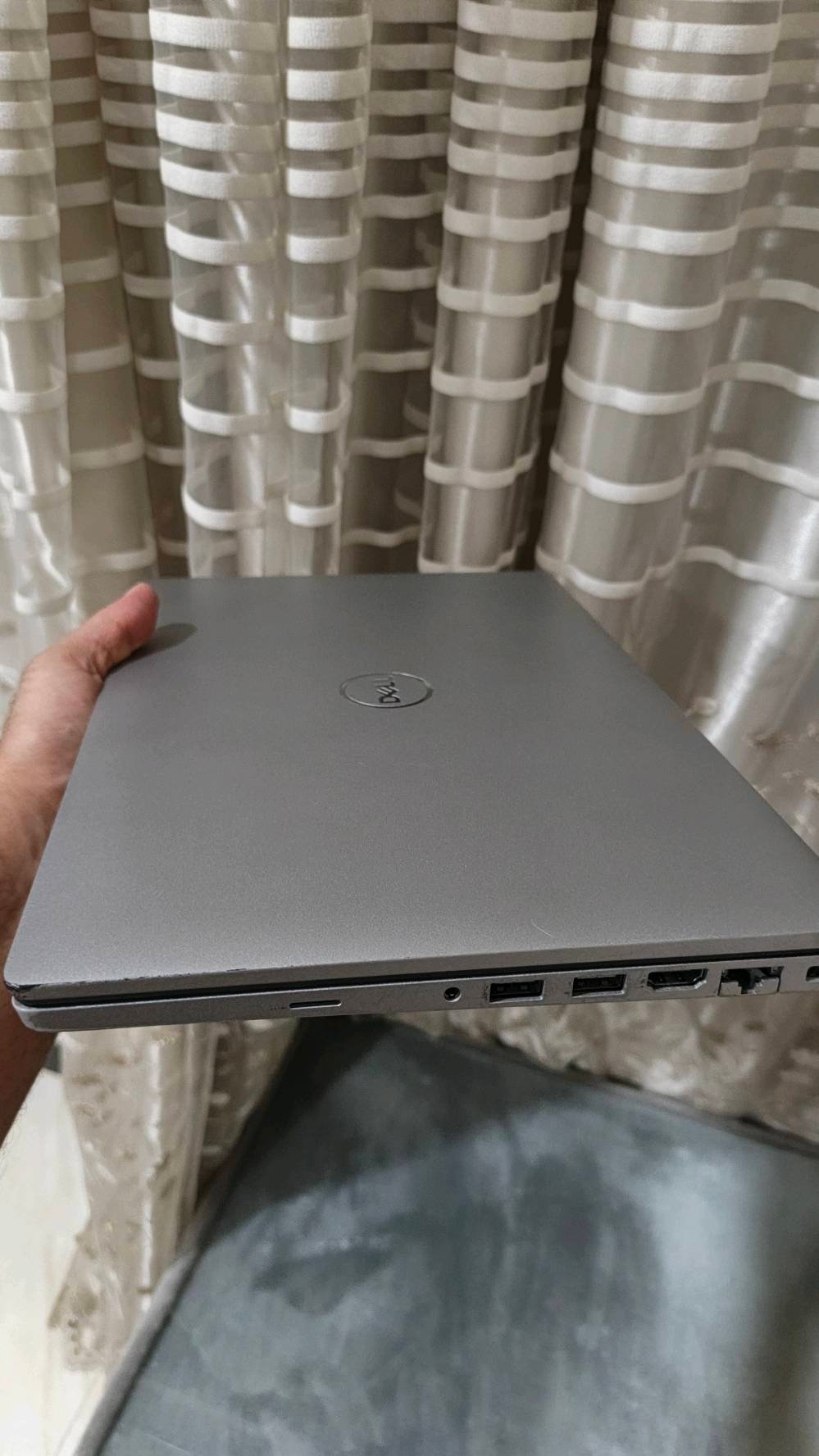 لابتوب dell للبيع 
المعالج cori 5 جيل ١١
رام ٨
وندوز ١١ ٦٤ بت مفعل رسمي 
ذاكرة ٢٥٦
الكرت مدمج وية المعالج
لابتوب نضيف بي شخوط بسيطة من الاستعمال بطاريتة ممتازة 
السعر ٣٥٠ وبي مجال
مكاني الشعب
