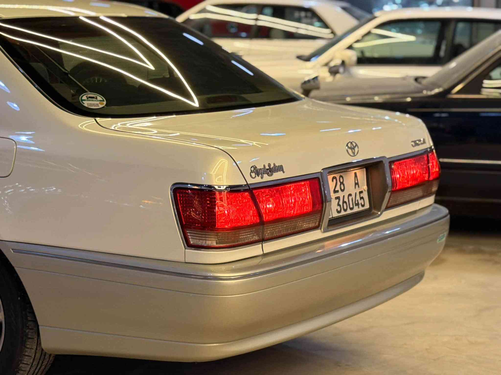 TOYOTA CROWN ROYAL SALON 👑
للبيع تويوتا كراون 2002.
اللون           ابيض محجل   😊.

❗️فقط للذواقة لليدور جديد وزيرو واصولي وكفاله عامه.

رقم نجف .  تسجيل جديد قرار. 102. شرط المداور ثاني يوم سنويه نافذه لغاية 2031  وستوها صاعده هزه جديده شرط ثاني يوم بأسم المشتري وشرط اسجلت بفترة قرار 102. 
مكفوله كفاله عامه عراق ويابان  من كص وضربه ونقل جثه وصبغ  ورسميات والاصوليات والغرامات.
المواصفات 👇.
دكم.
كرستال. خضراوي 
مكينتها ديفور الجبير 
ويل نجمه ابيضّ اصلي.
كشنات كهرباء.
برده خلفيه كهرباء اصليه.
مري كهرباء+هيتر♨️.
تبريد ثلج ❄️+سبلت متحرك.
داخل بيجي  مطعم بصاج.
شاشه كرستال ترحيب.
لايتات كرستال زنون اصل.
بگ لايتات كرستال لد.
ستيران كهربائي 
كامره خلفيه دوار.
سستم نياكل متكامل. اصلي 
تخم تاير +حداديه جديده اسفنجه.
غراض مال جنطه كامله.
والسياره ماعايزه برغي كامله على اخر حبايه.
والسياره بالواقع اجمل من الصور بهواي.📷
العنوان🏡ألنجف الأشرف.
السعر💵. 163.  وبيها مجال قليل جداً جداً.
للأستفسار 📞📲 ***********.  ليث حازم.  
رجاءً اذا ماعجبك السعر او مو شراي اعگب المنشور او تعلق تعليق حلو يدل على اخلاقك الراقيه وكلشي اكو بالسوگ.
