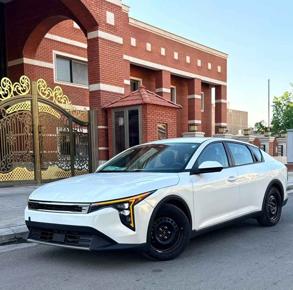 السلام عليكم KIA K4 2025 LX وارد امريكي
بصمة  / هندبريك دكمة  / لايت LED  / مكينة 2000 دوش / شاشة كبيرة متصلة ديجتال   / اوتو هولد / LED امامي وخلفي / قيادة ذاتية / كامرة دوارة / رادار تعديل مسار / اوتو بريك / مود درايف / تحكم ستيرن / كروس سرعة /مانع انزلاق / بلوتوث / اواكس / USB / ماشية 4000mi 
حادثه موضح بلصور مبدل بنيد ومصبوغ فقط السيارة شرط السونار بدون دواخل بدون شاصي بدون لغد ايرباك استيرن 
مكان السيارة بغداد البلديات 
للتواصل *********** 
ملاحضة السيارة بدون رقم دخول جديد

